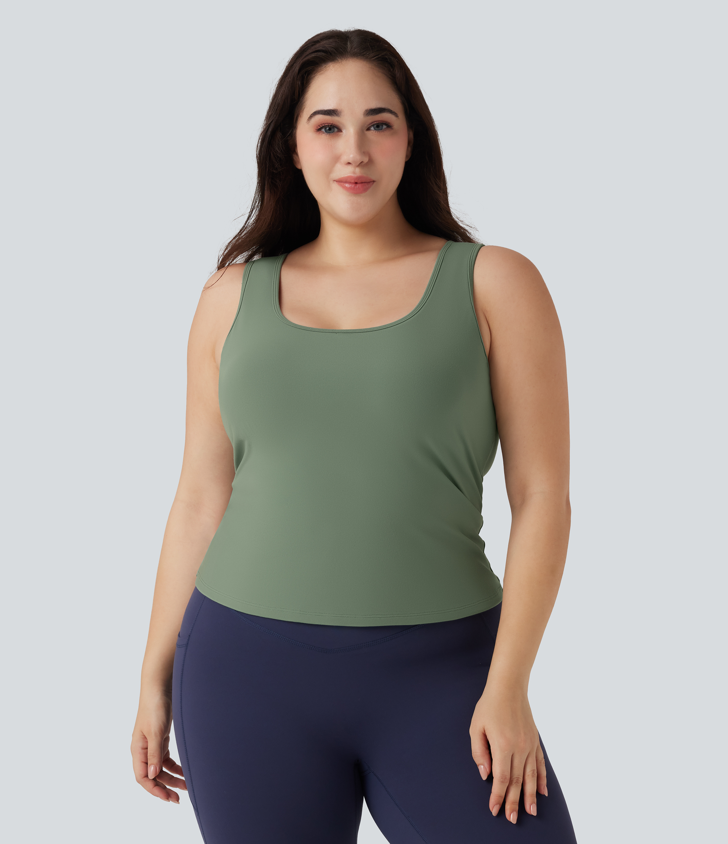 Hedge Green Camiseta de yoga cruzada con cuello en U de talla grande (largo) / 2