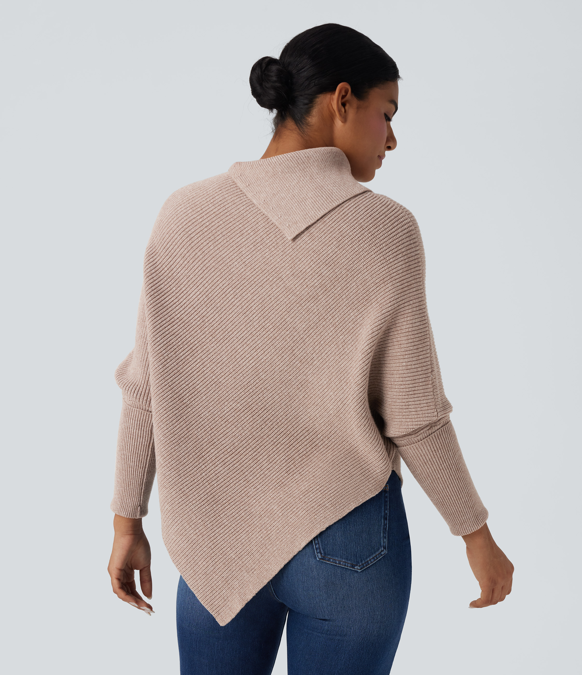 Pear Powder Suéter casual de cuello alto con mangas murciélago y dobladillo asimétrico / 2