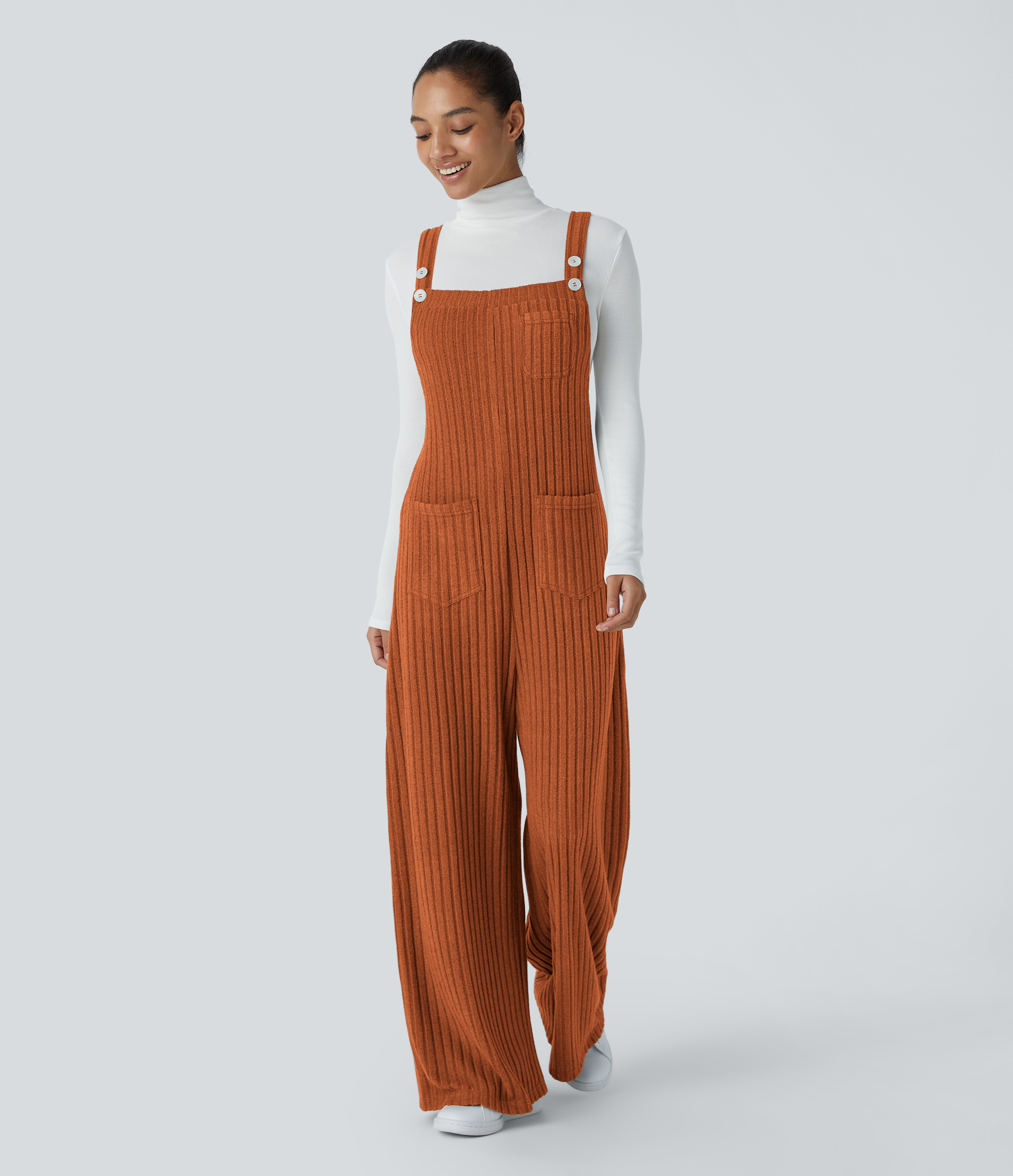 Lässige Latzhose mit Rippenstricktaschen