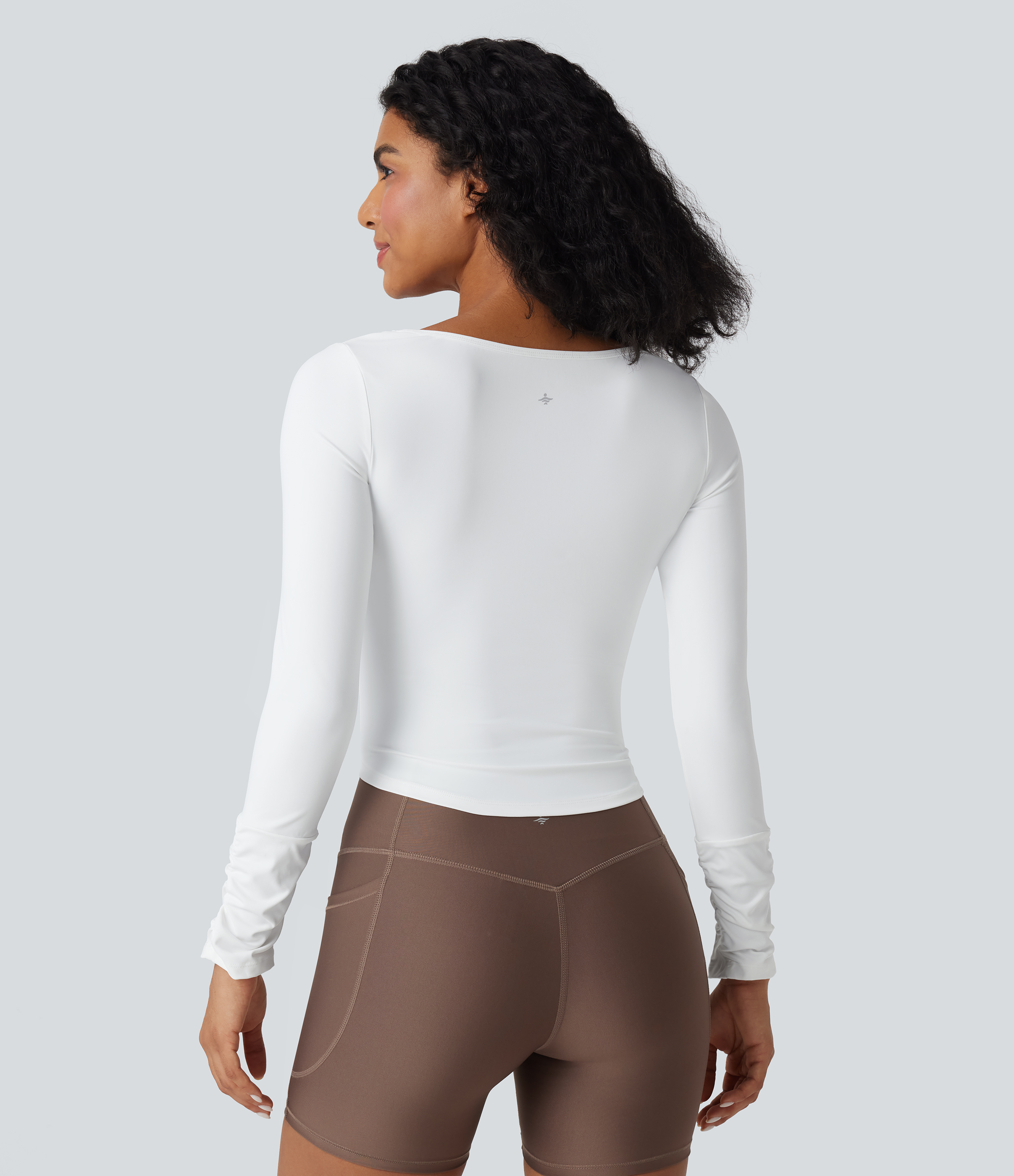 White Top deportivo de entrenamiento SoftlyZero™ con cuello cuadrado de manga larga con fruncido y tacto fresco / 2