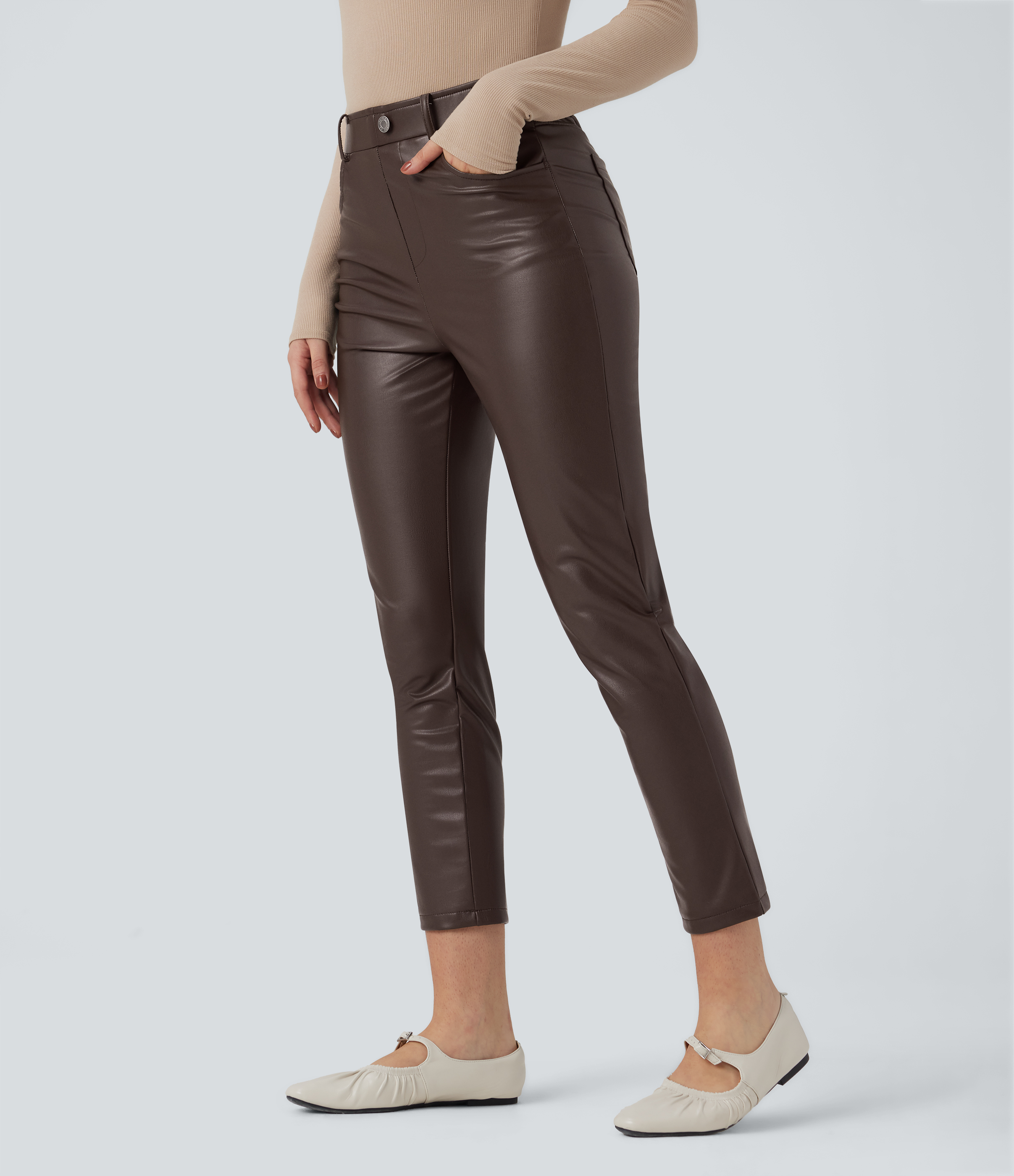 Hot Fudge Pantalones casuales ajustados de tiro medio elásticos de PU con polar en largo 7/8 y con bolsillos / 2
