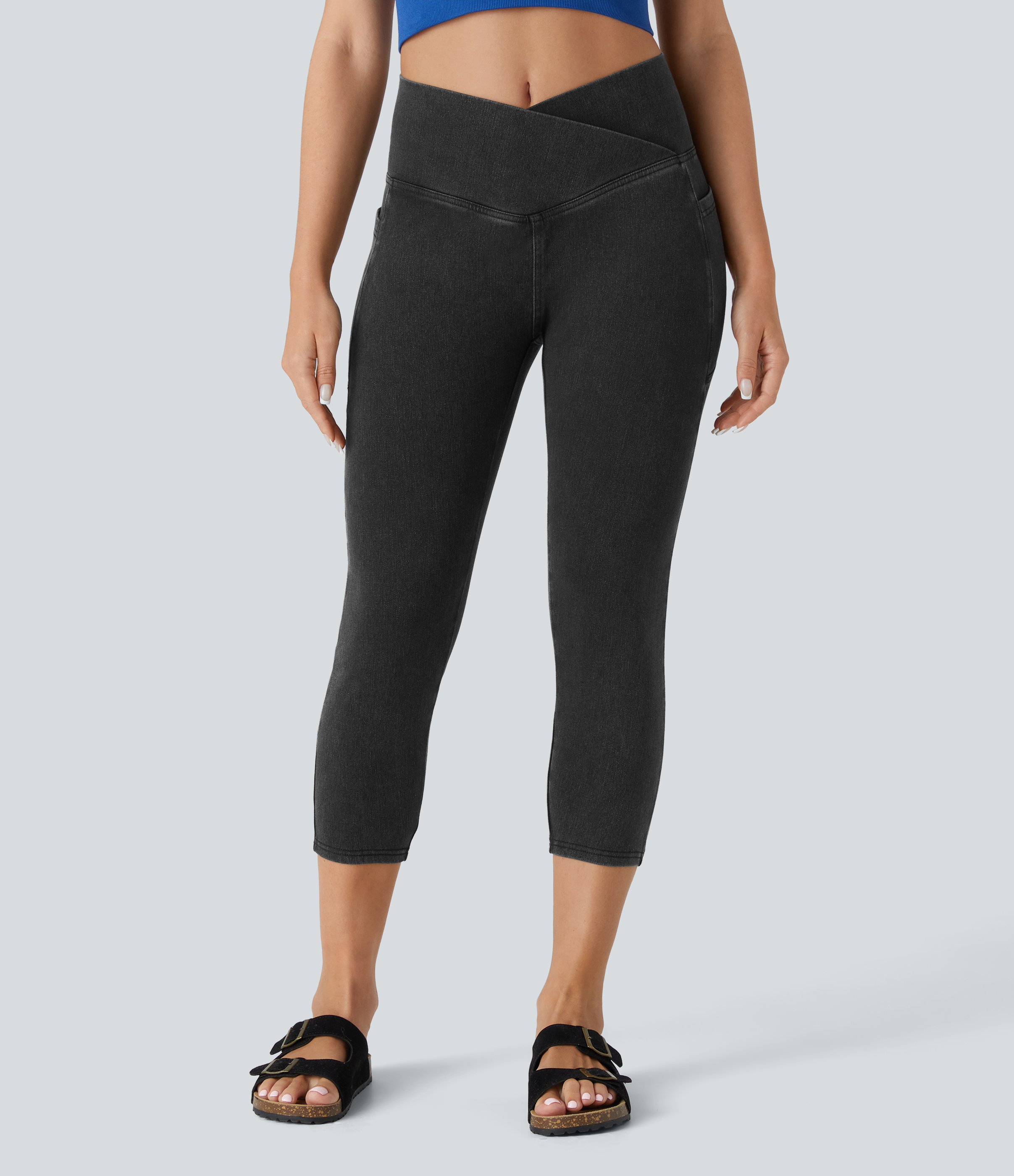 Halara Flex™ - Capri-Leggings aus gewaschenem, dehnbarem Denim-Strick mit überkreuzten Seitentaschen