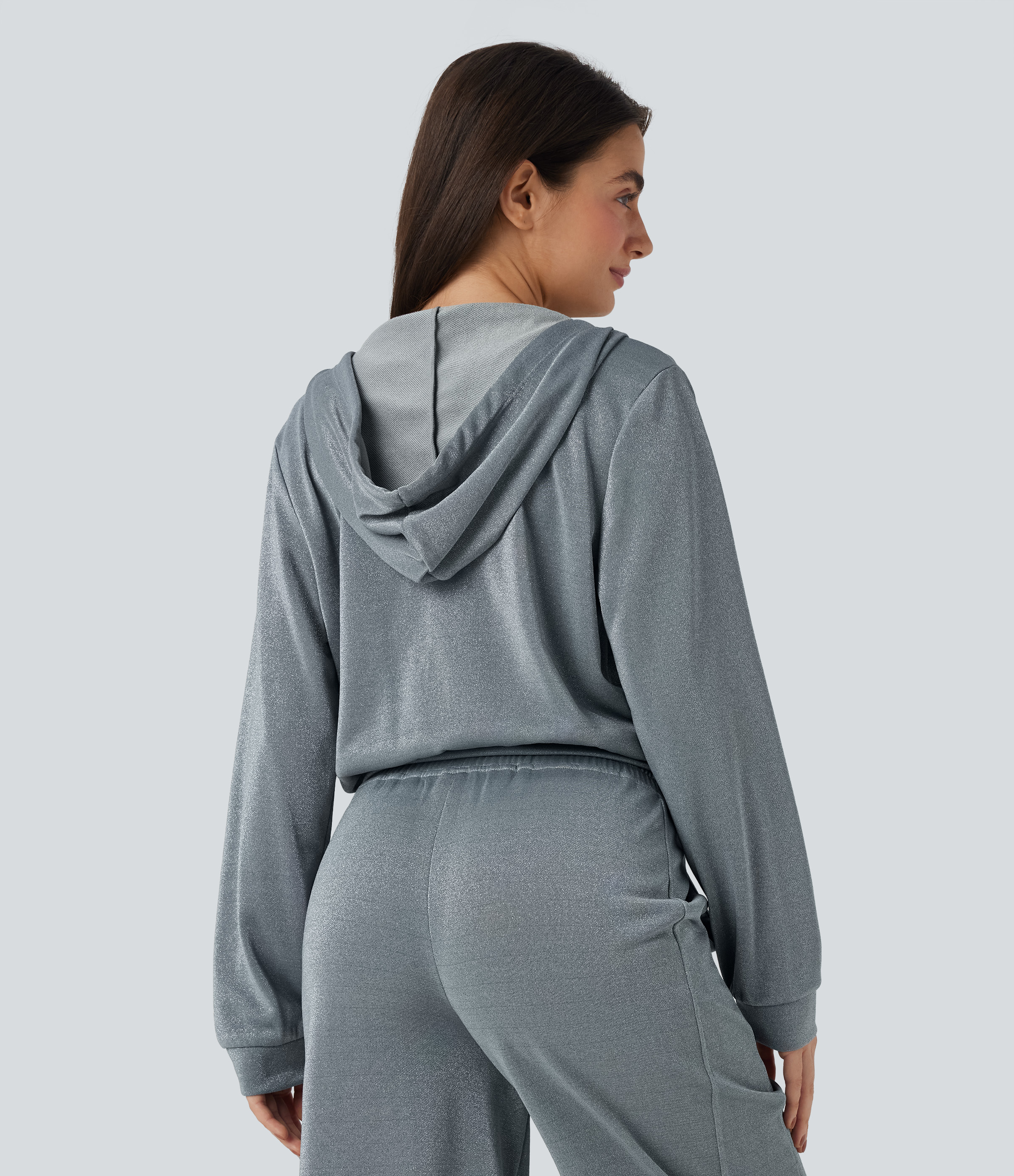 Sudadera con capucha, manga larga, cremallera, cordón, corte holgado, acabado metalizado, estilo casual
