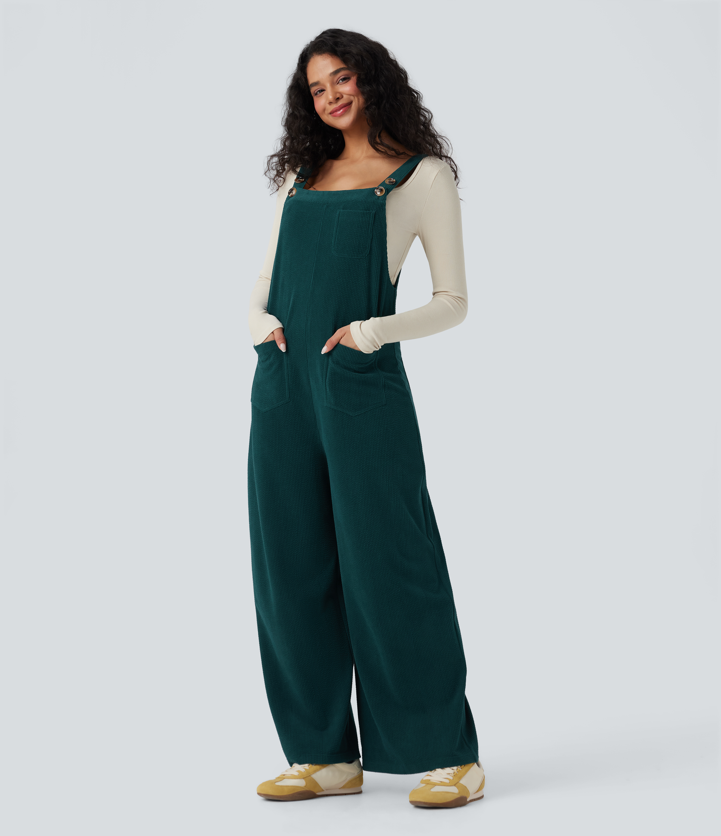 Legere Kord-Latzhose mit quadratischem Ausschnitt und Taschen