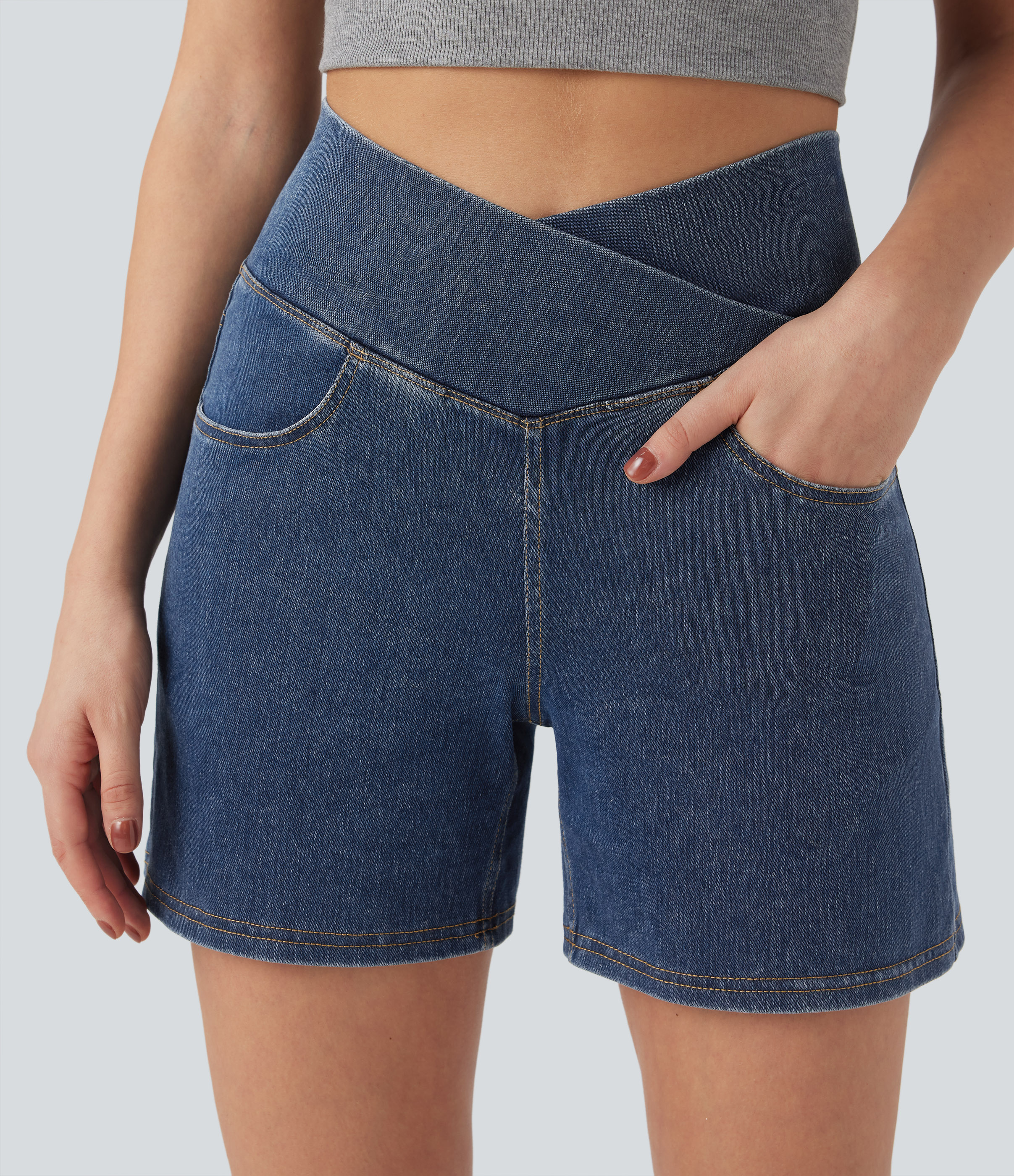 Halara Flex™ Short décontracté évasé à jambe large en denim extensible délavé taille haute croisée avec poches multiples