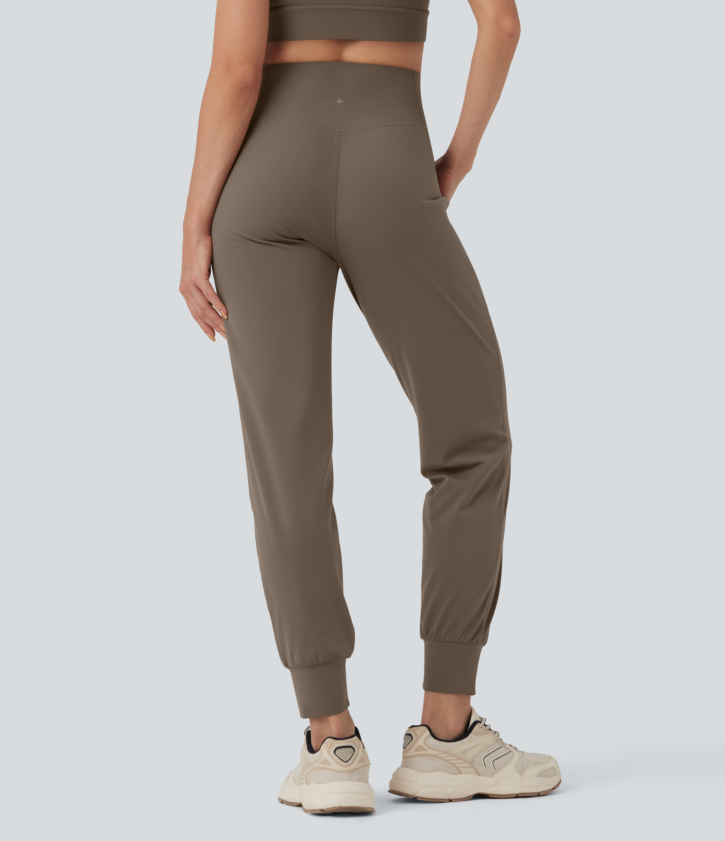 Dawn Brown Pantalones deportivos de yoga Halara UltraSculpt™ moldeadores de tiro alto con control de abdomen y bolsillos / 2