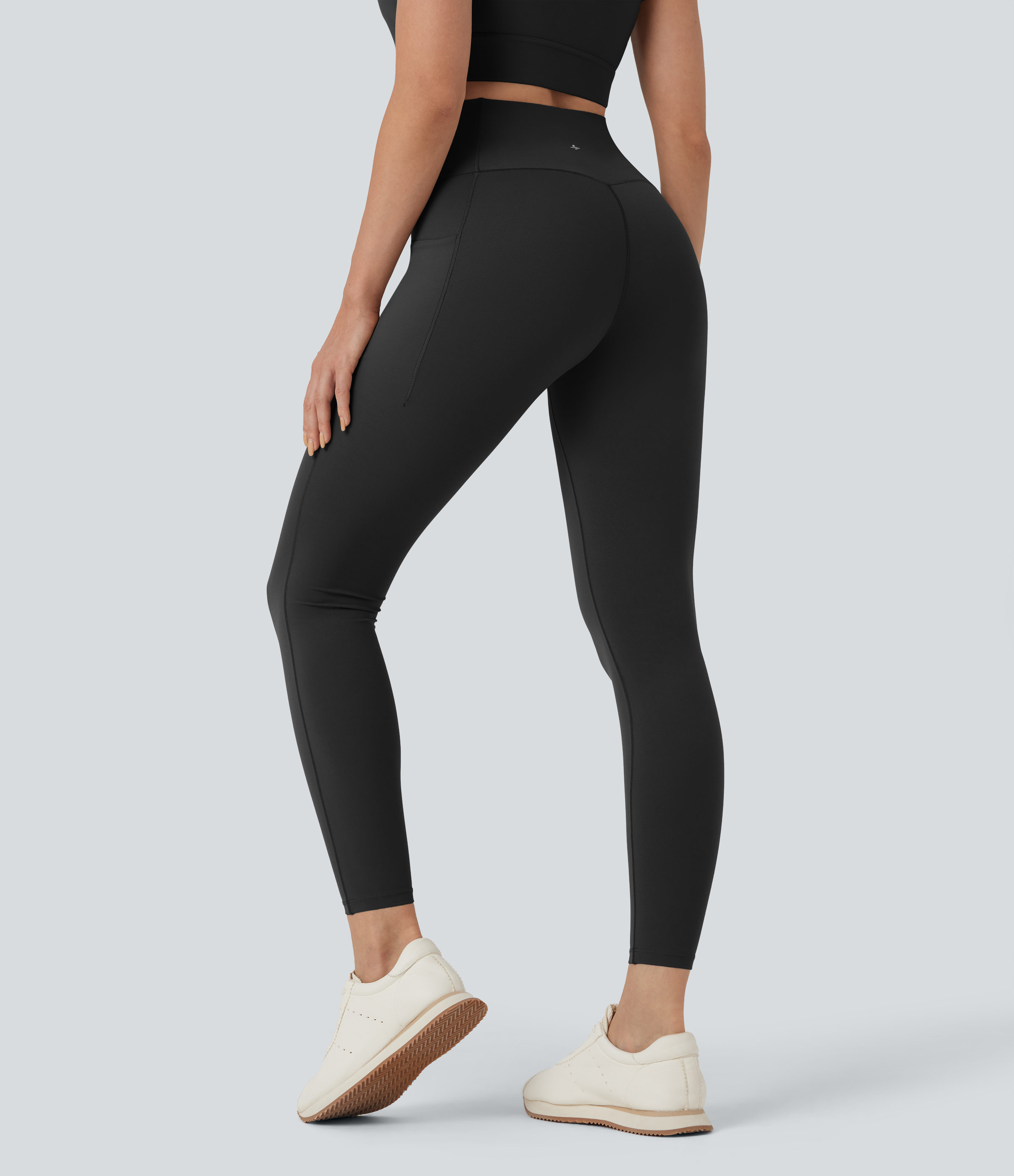 Negro Leggings de entrenamiento Halara UltraSculpt™ SoCinched de tiro alto cruzado con control de abdomen en 7/8 y bolsillos / 2