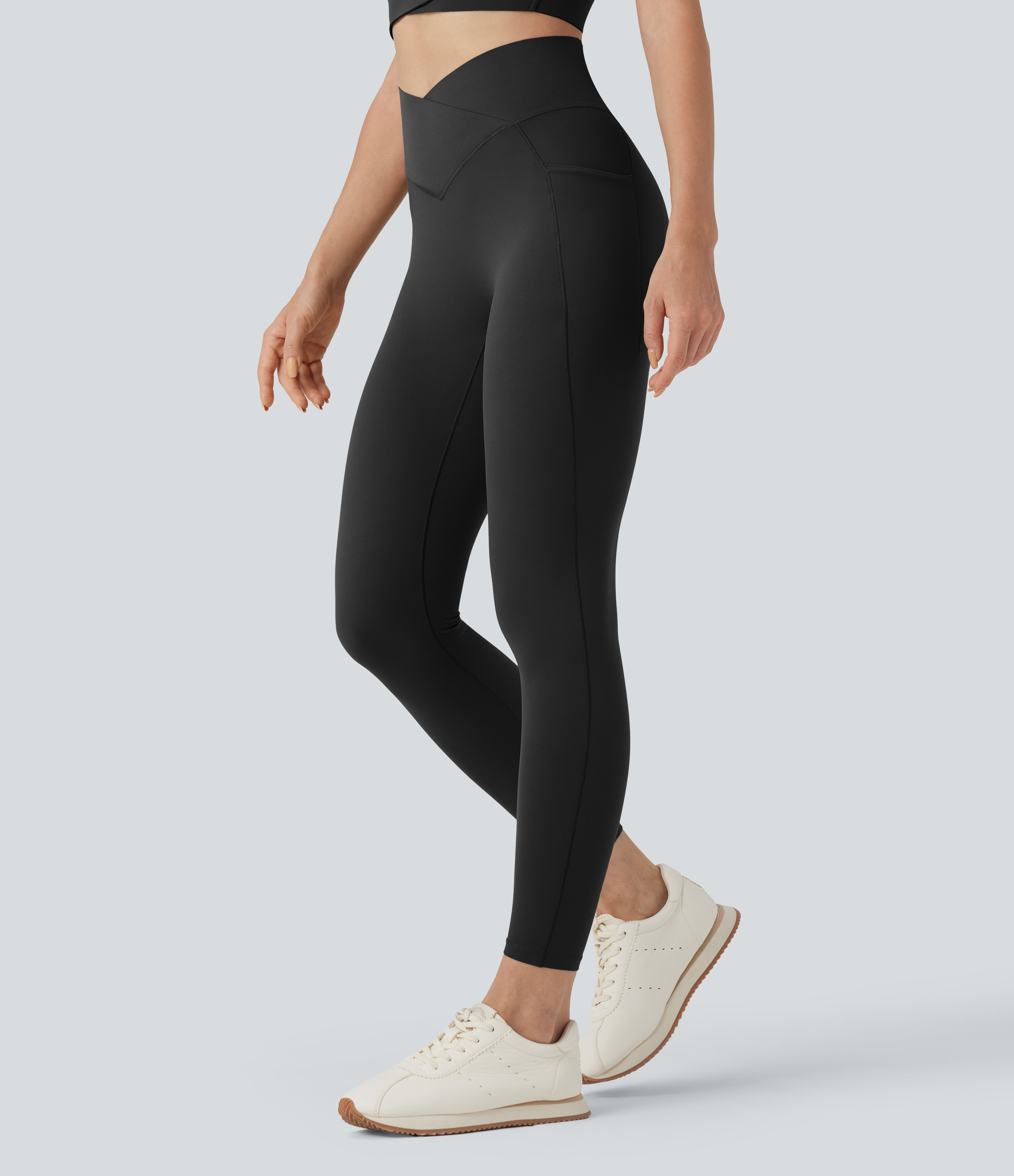 Negro Leggings de entrenamiento Halara UltraSculpt™ SoCinched de tiro alto cruzado con control de abdomen en 7/8 y bolsillos / 1