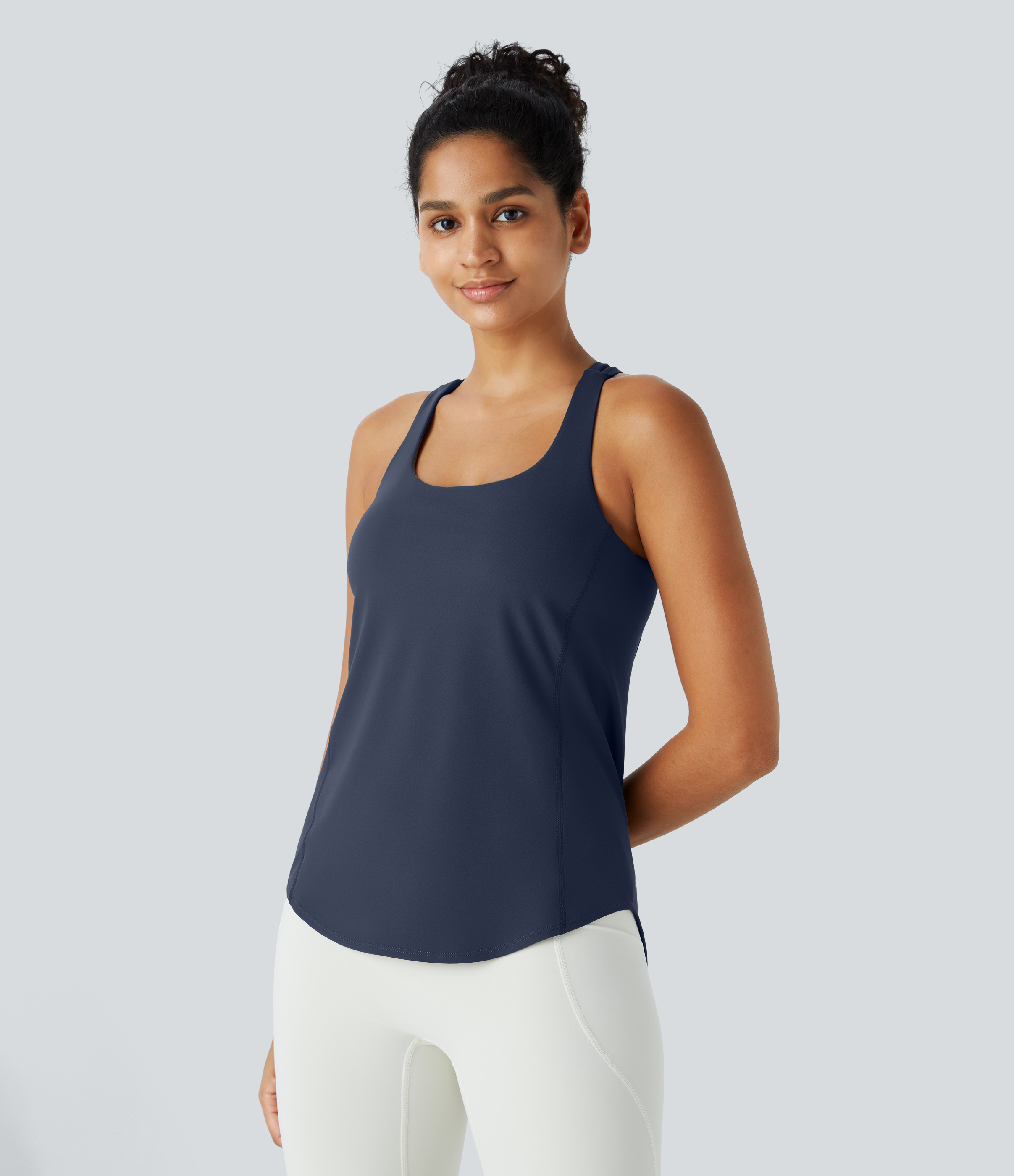 Mood Indigo Halara UltraSculpt™ Rückenfreies Lauf-Tanktop mit U-Ausschnitt und überkreuztem, abgerundetem Saum / 2