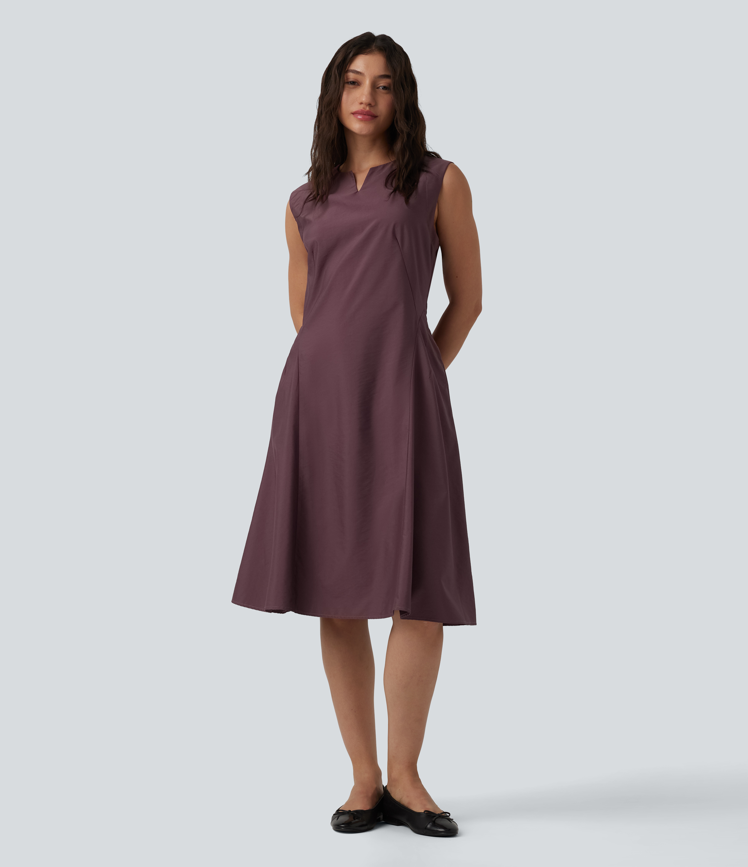 Vestido de trabajo midi sin mangas, acampanado, con cuello con muescas y bolsillos