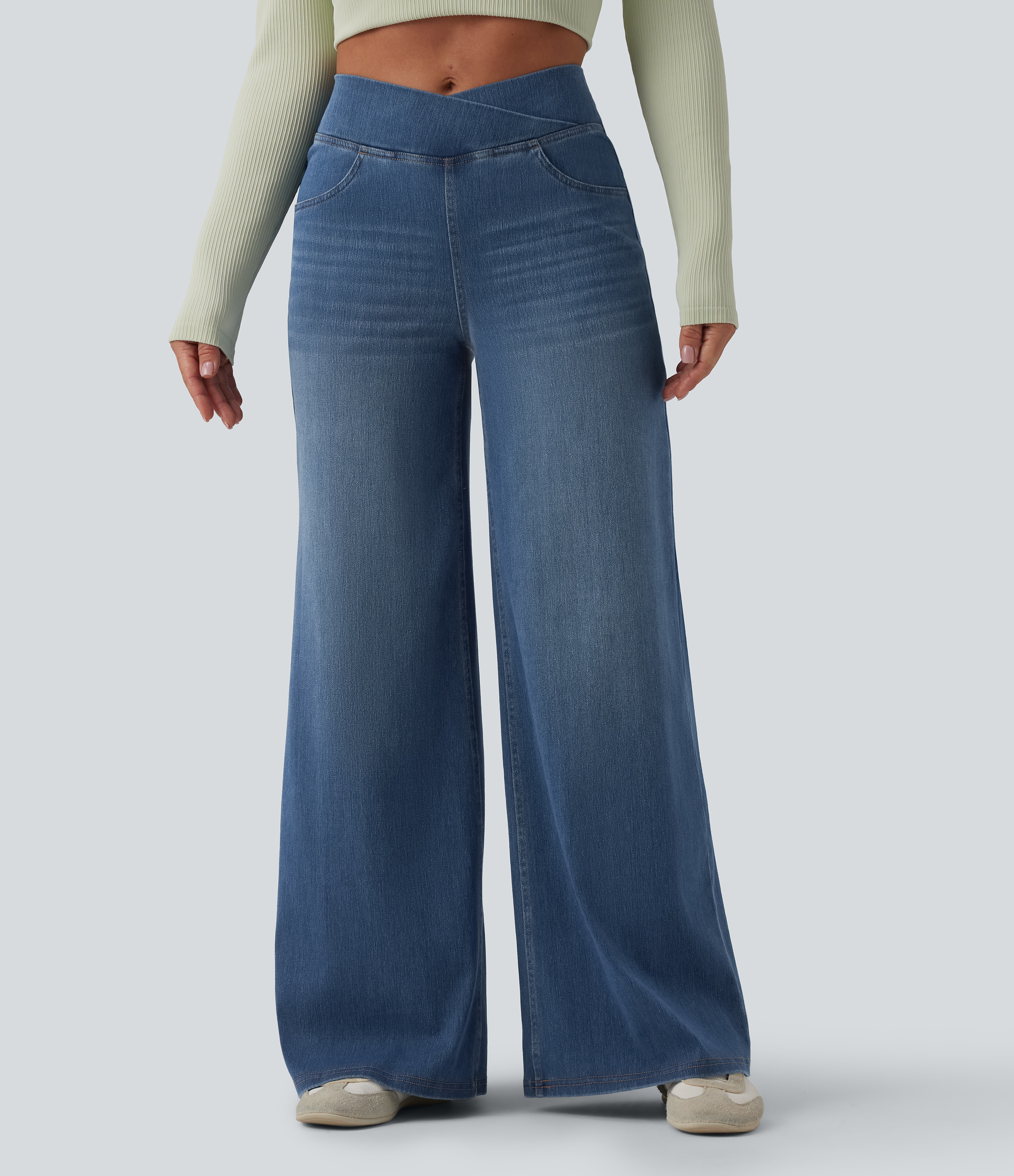 Halara Flex™ - Lässige Jeans mit hohem Crossover-Bund, mehreren Taschen und weitem Bein