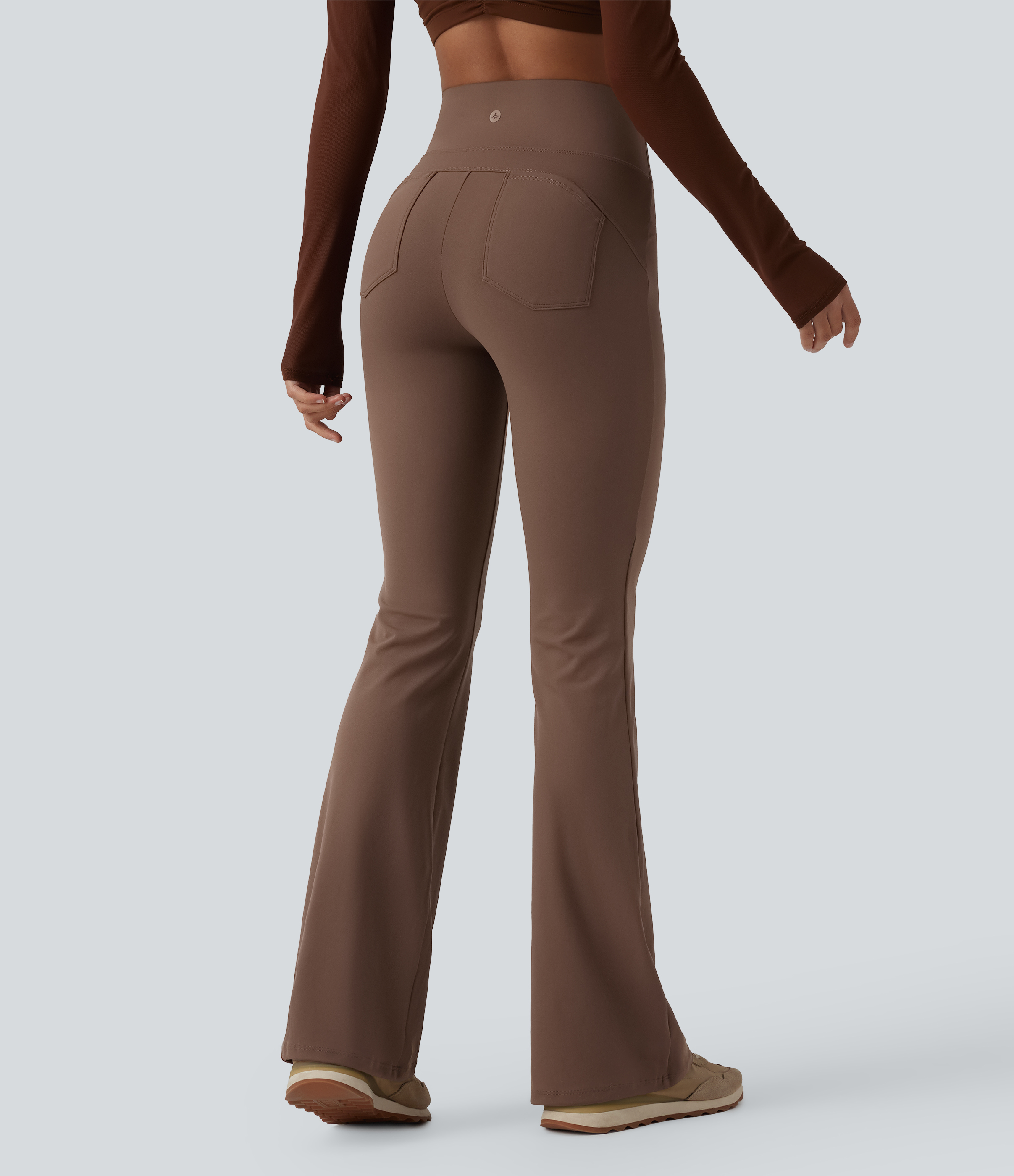 Sepia DayStretch - Bootcut-Yoga-Leggings mit hohem Bund, Gesäßtaschen und Bauchkontrolle / 2