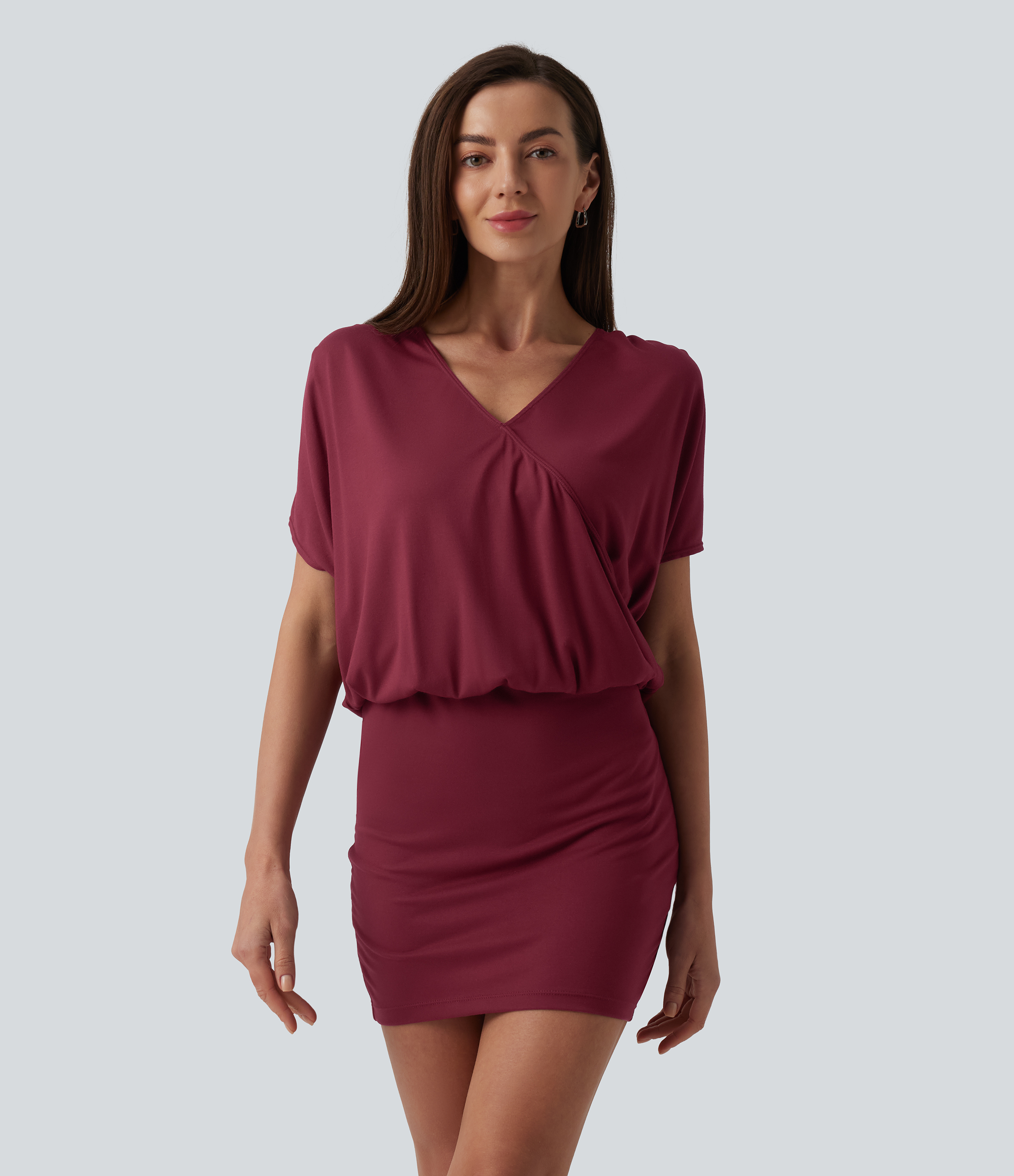 Robe micro mini moulante décontractée col V manches courtes dos noué