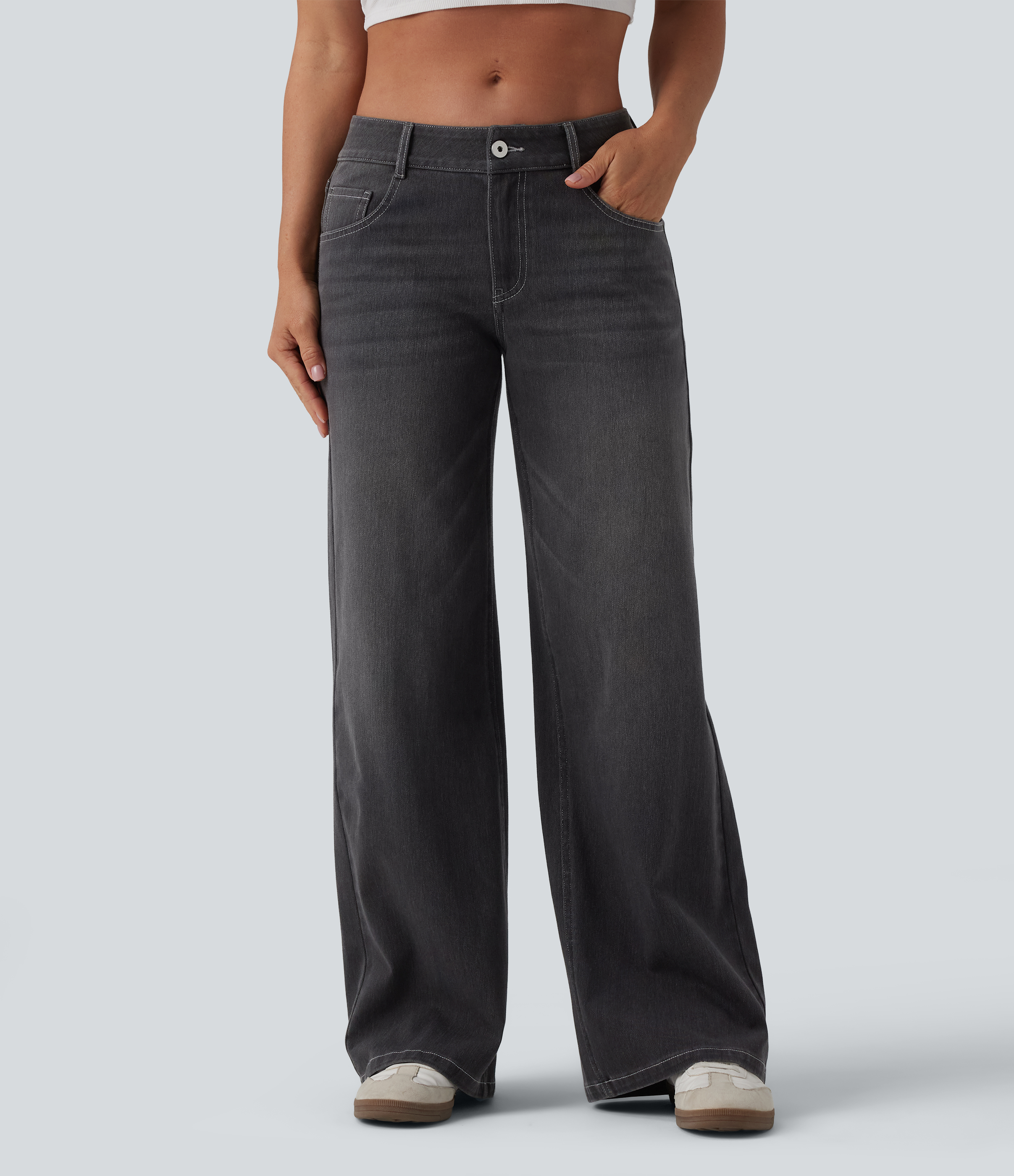 Jean décontracté Halara Flex™ taille basse avec poches zippées, coupe ample et jambes larges.