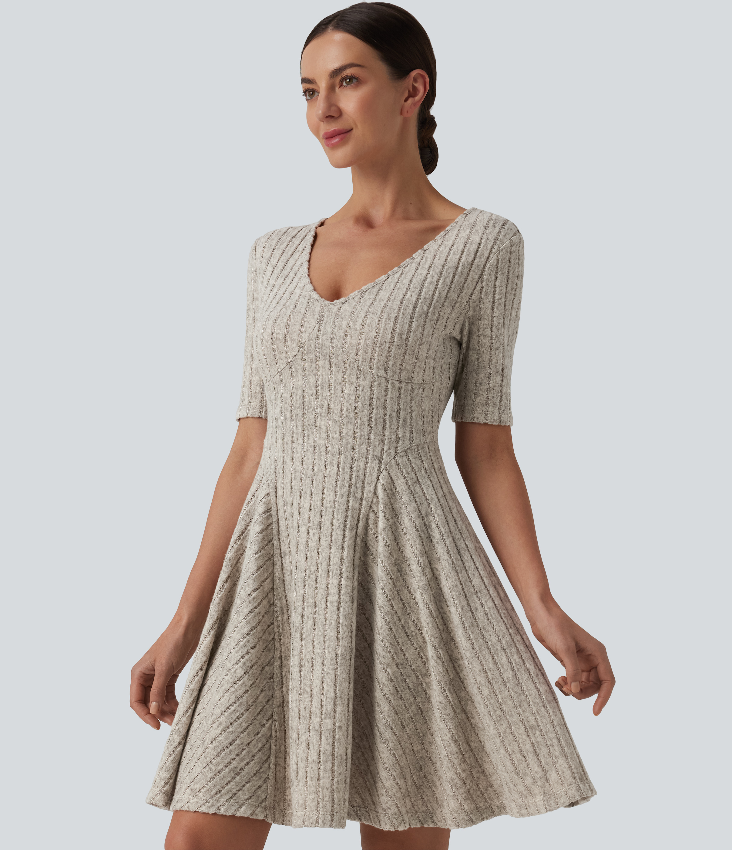 Casual flared mini dress with V-neck and short sleeves in ribbed knit