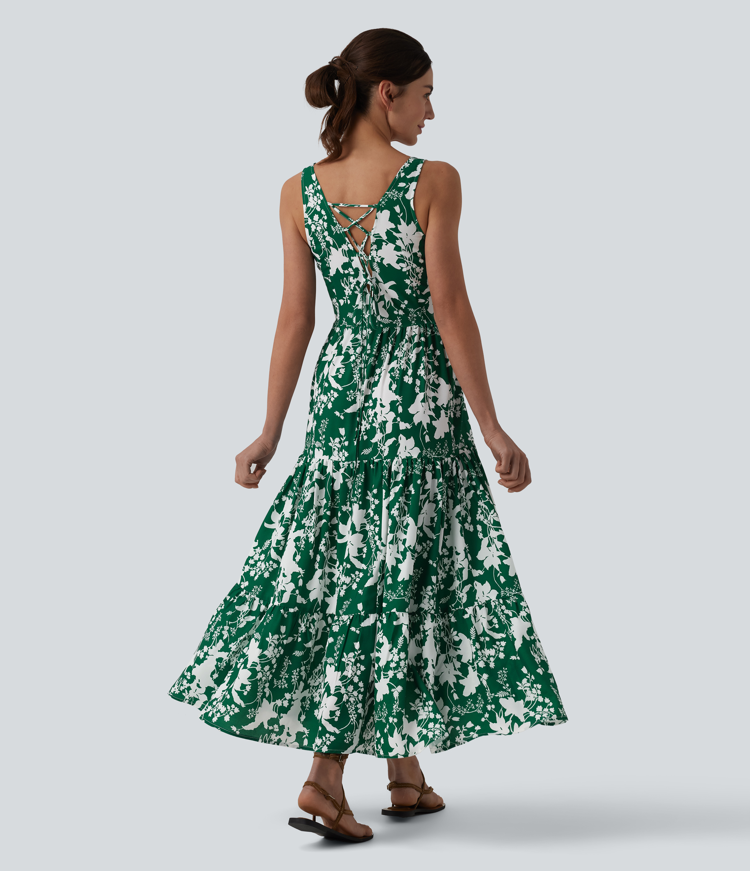 Midnight Foliage Robe maxi de villégiature sans manches, à décolleté en cœur, à laçage et imprimé floral / 2