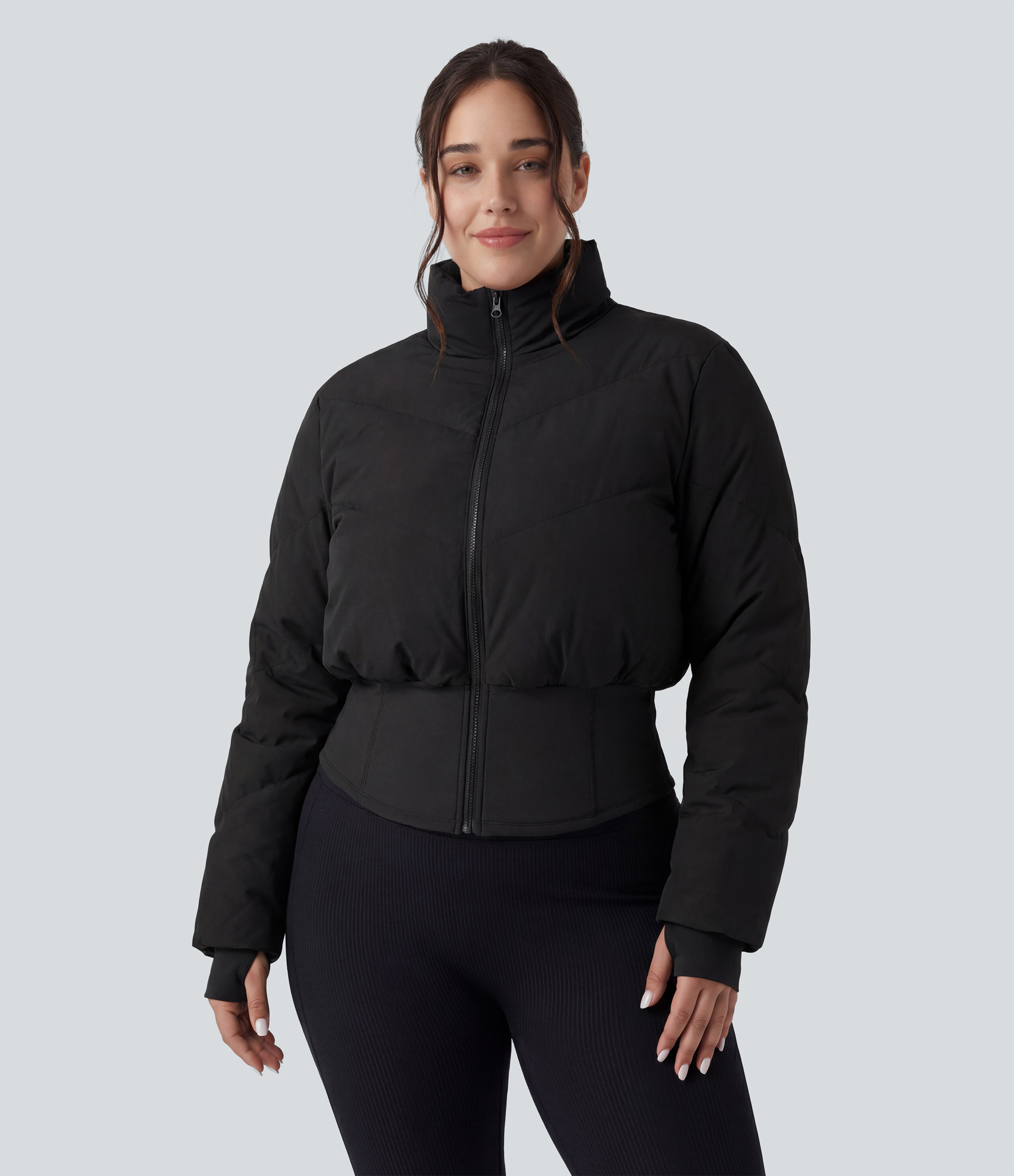 PuffFlex grande taille 3-en-1 — doudoune courte décontractée à col montant, avec manchons à ouverture pour le pouce, ourlet arrondi et poches
