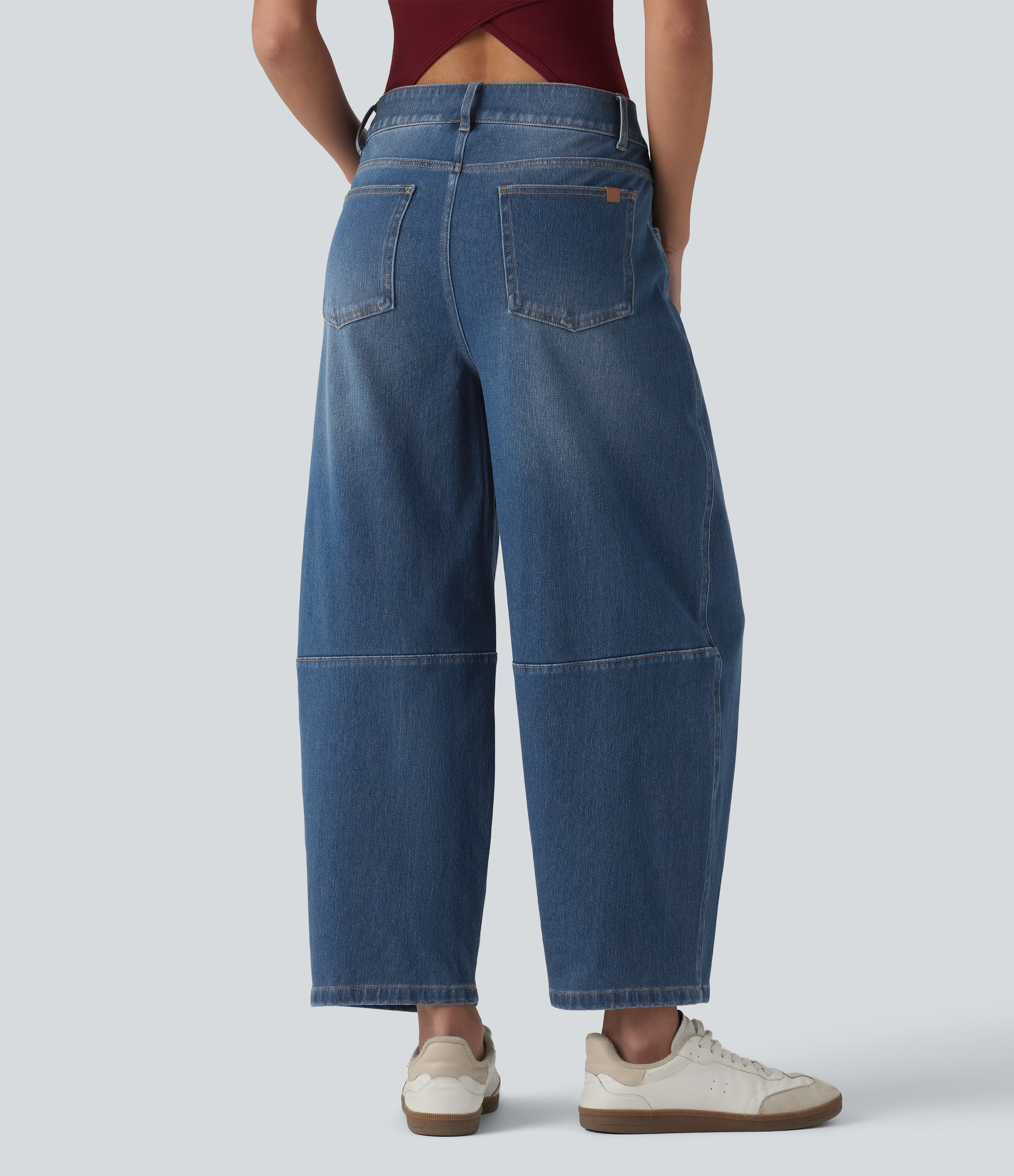 Tide Blue Denim Halara Flex™ jeans décontractés taille basse, poches zippées et jambes en forme de tonneau / 2