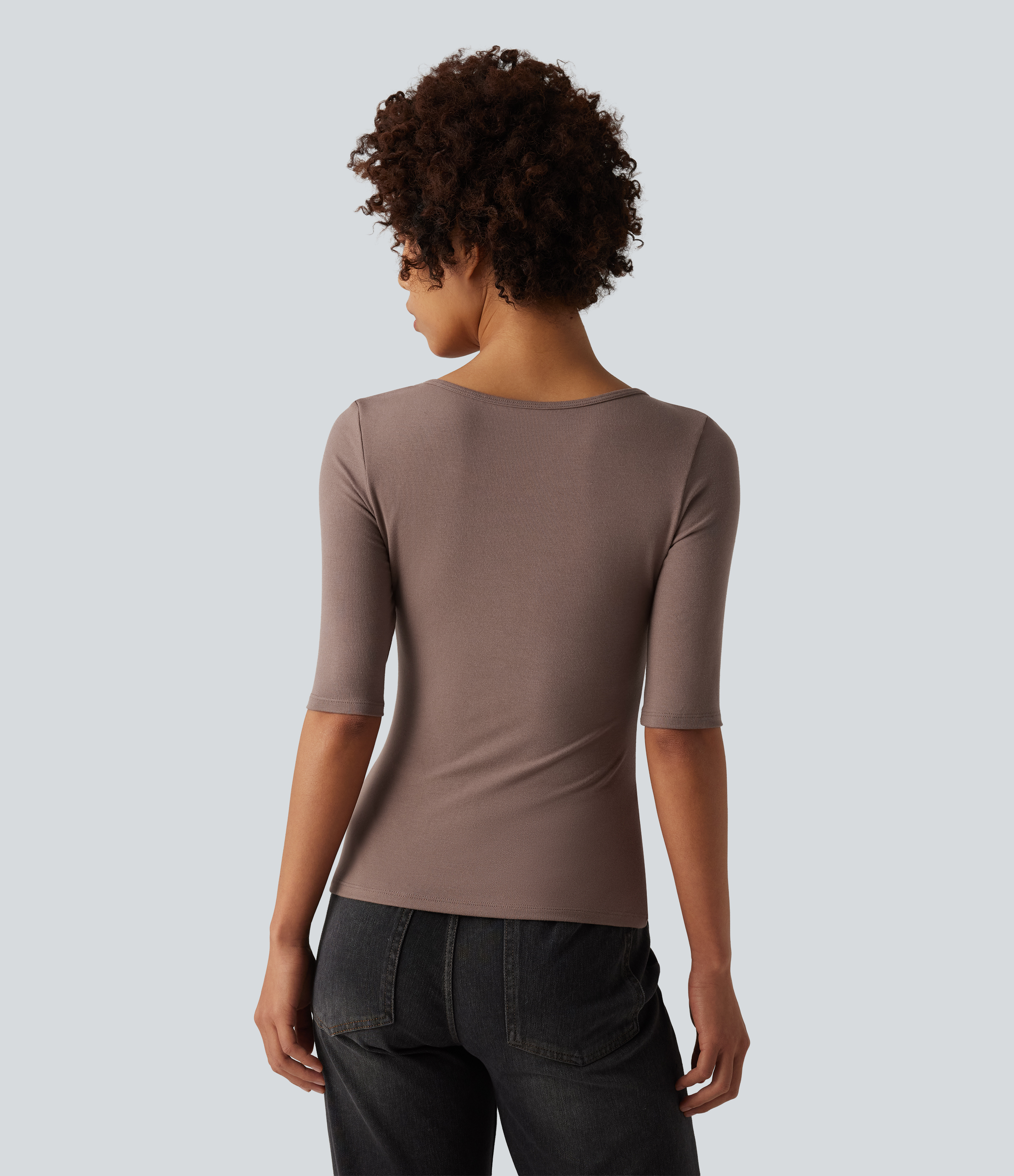 Brown Lentil T-shirt décontracté en maille côtelée à encolure dégagée et manches mi-longues / 2