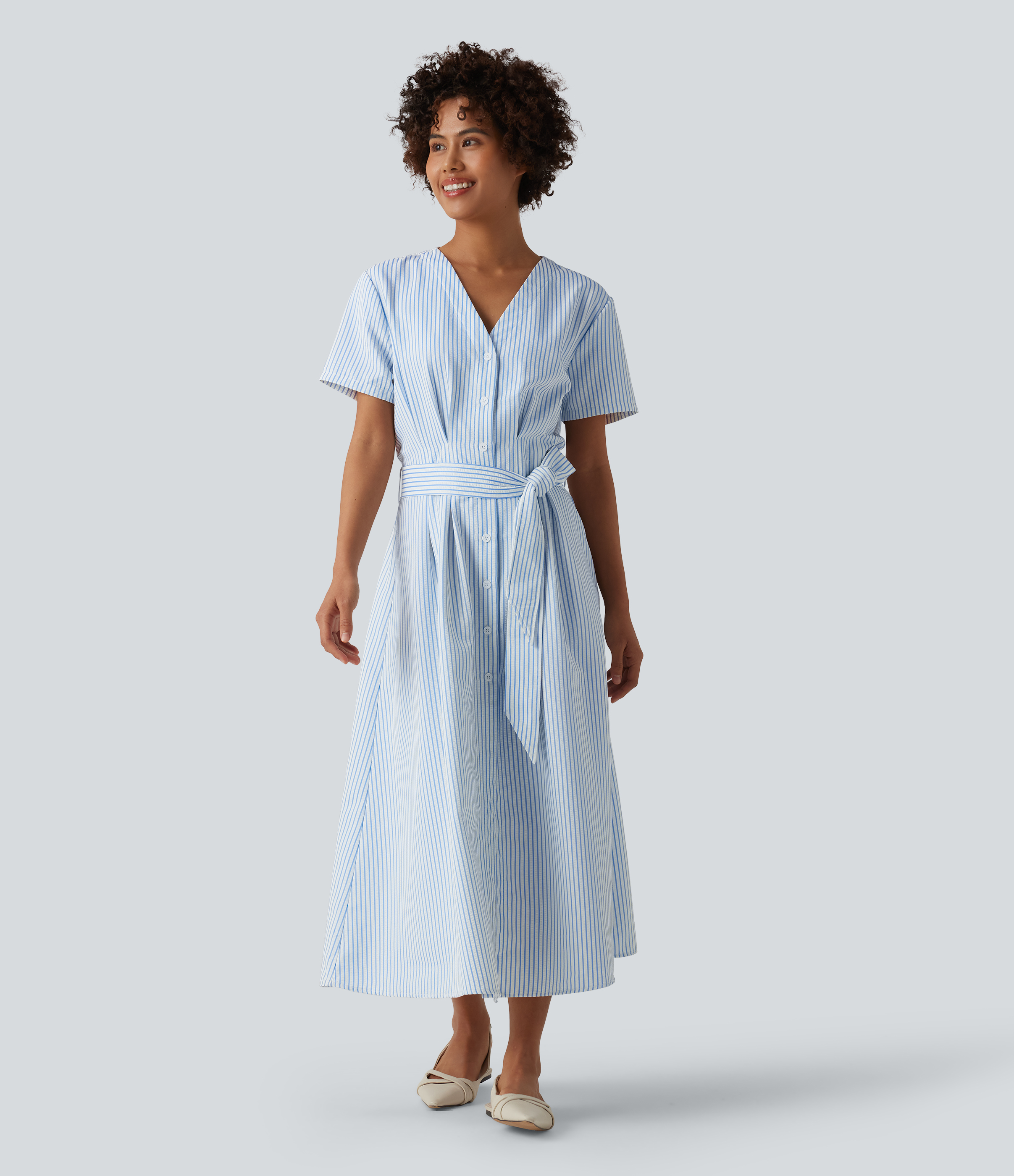 Arbeits-Midikleid mit V-Ausschnitt, kurzen Ärmeln, Streifen und Gürtel