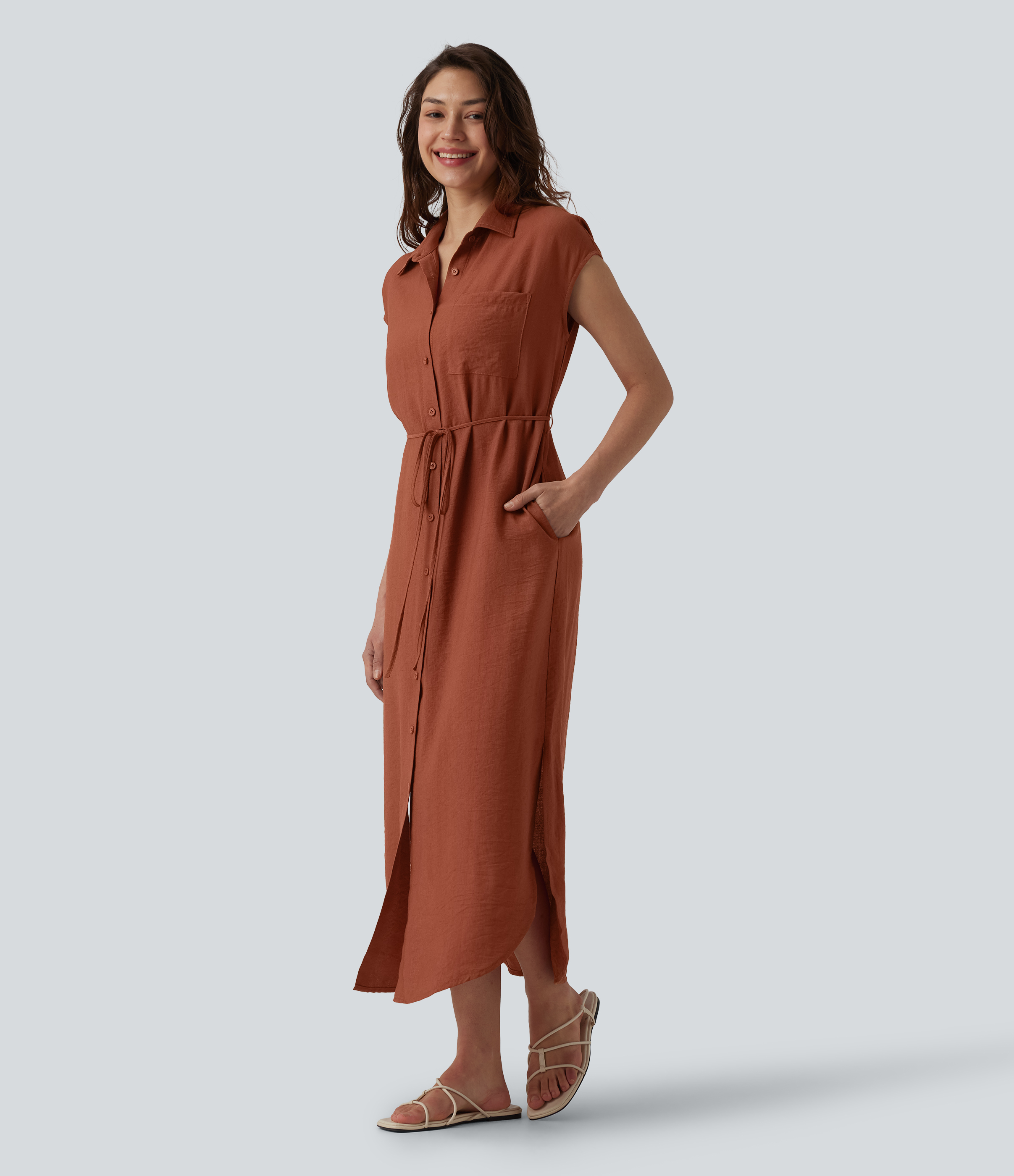 Robe chemise casual mi-longue col manches courtes ceinturée ourlet arrondi avec fente et poches