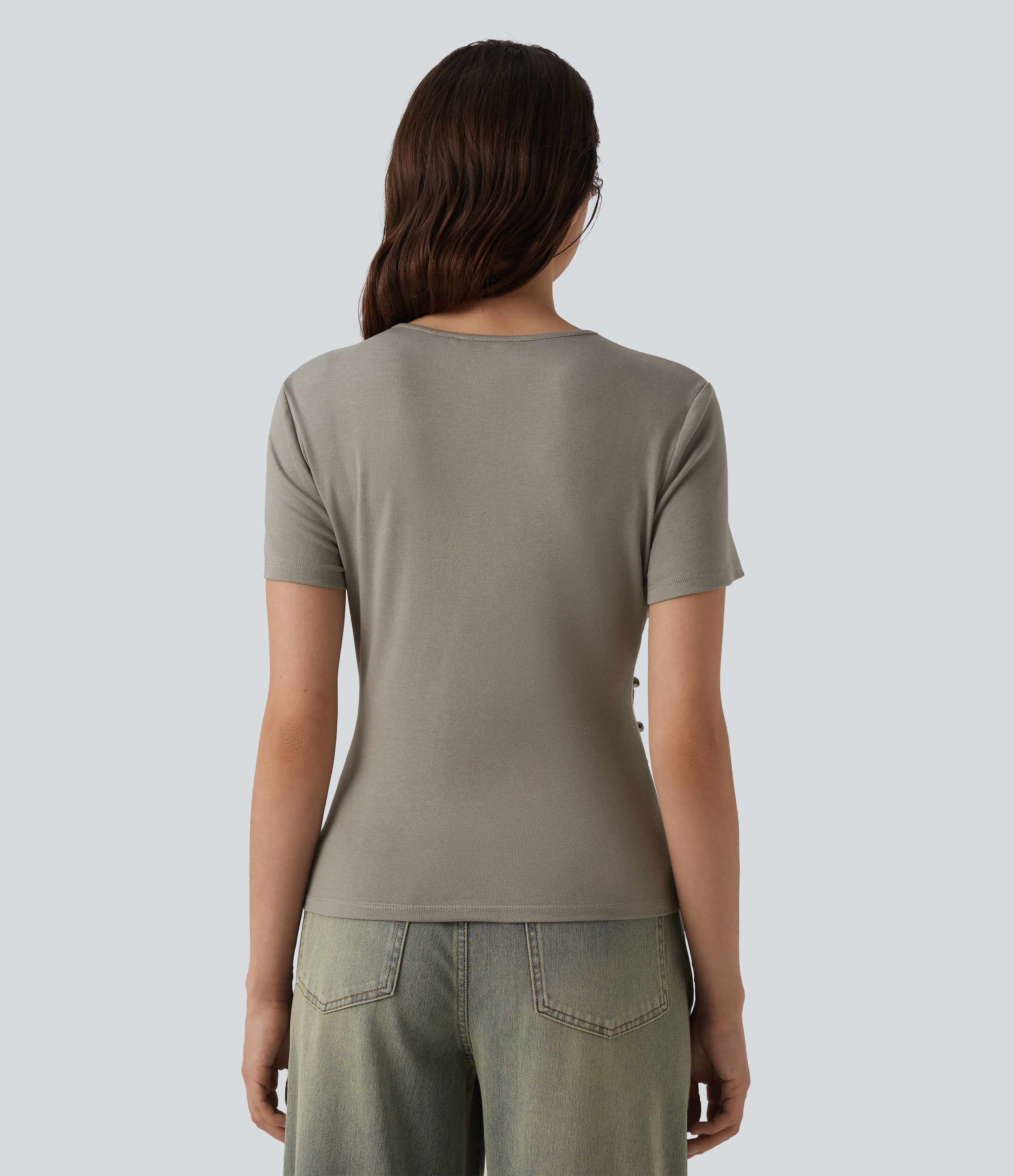 That's Shady - Taupe Camiseta casual con cuello redondo, manga corta y botones a presión / 2