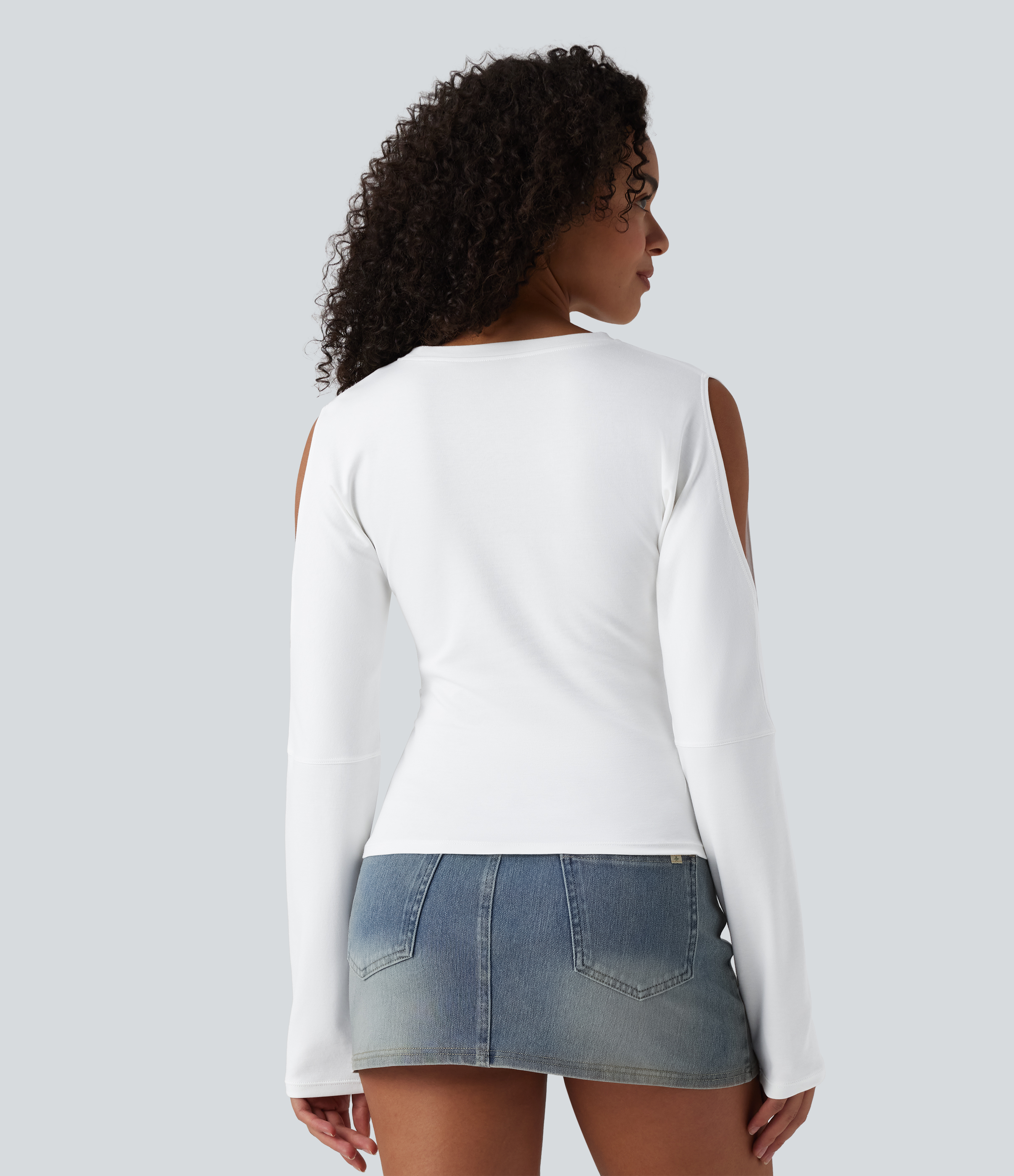 Blanc T-shirt décontracté en coton à col rond, manches longues et découpes / 2
