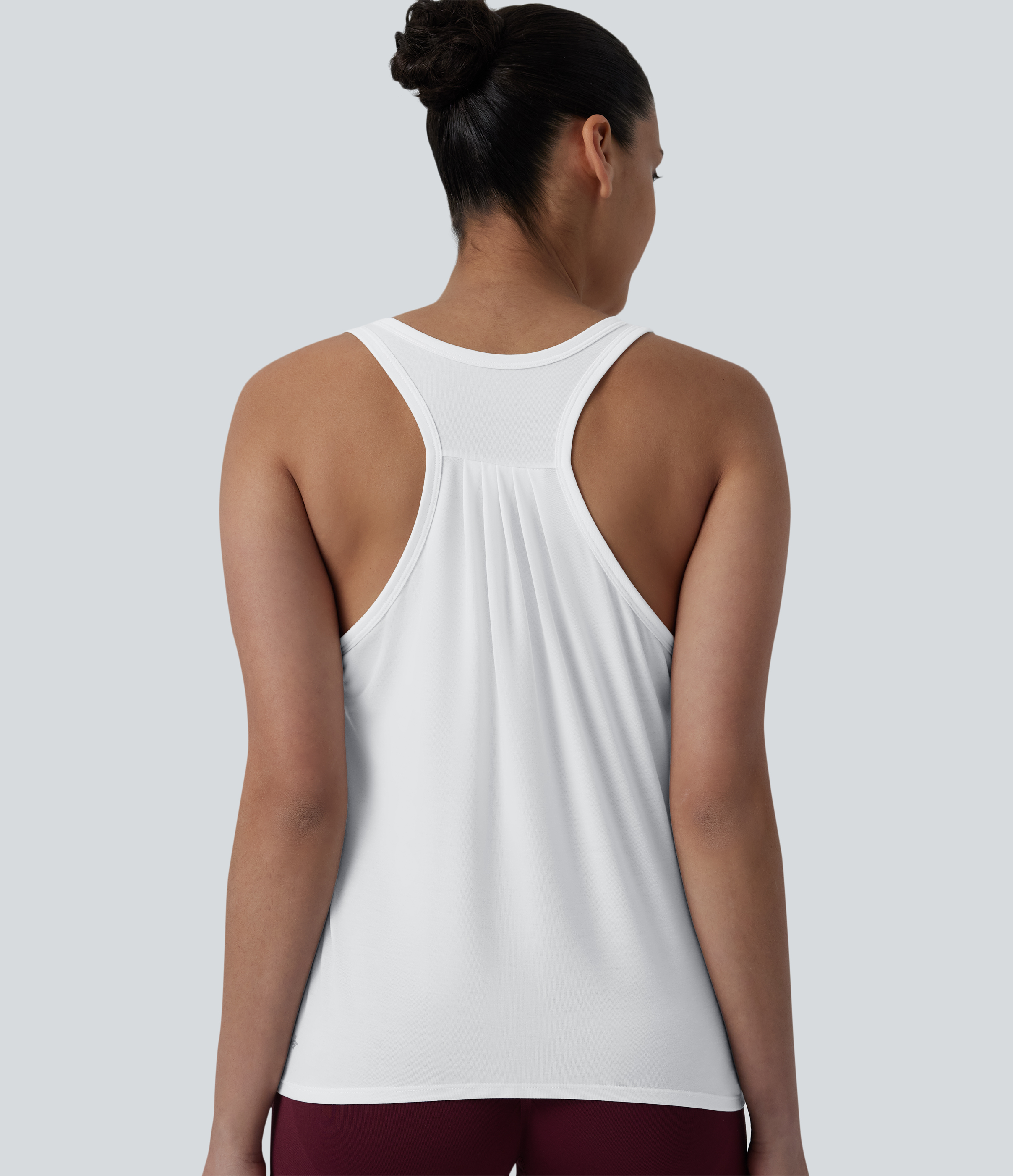 Top de yoga de secado rápido con cuello redondo plisado y espalda racerback