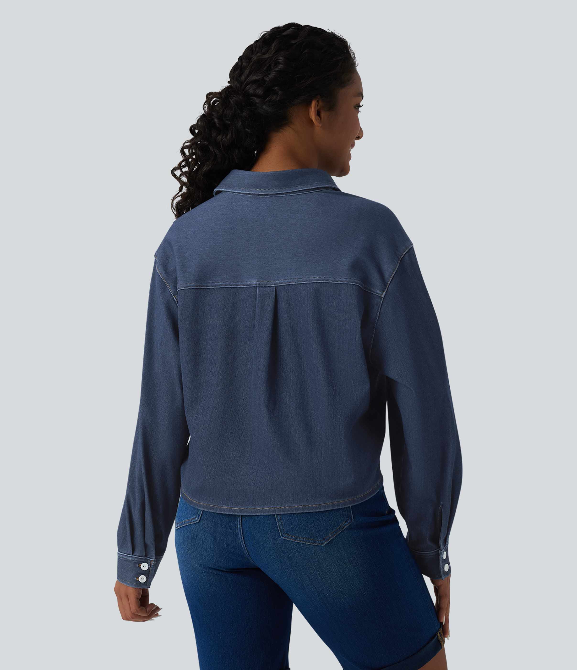 Pageant Blue Denim Halara Flex™ - Lässiges Hemd aus Denim mit Kragen, Brusttasche und langen Ärmeln / 2