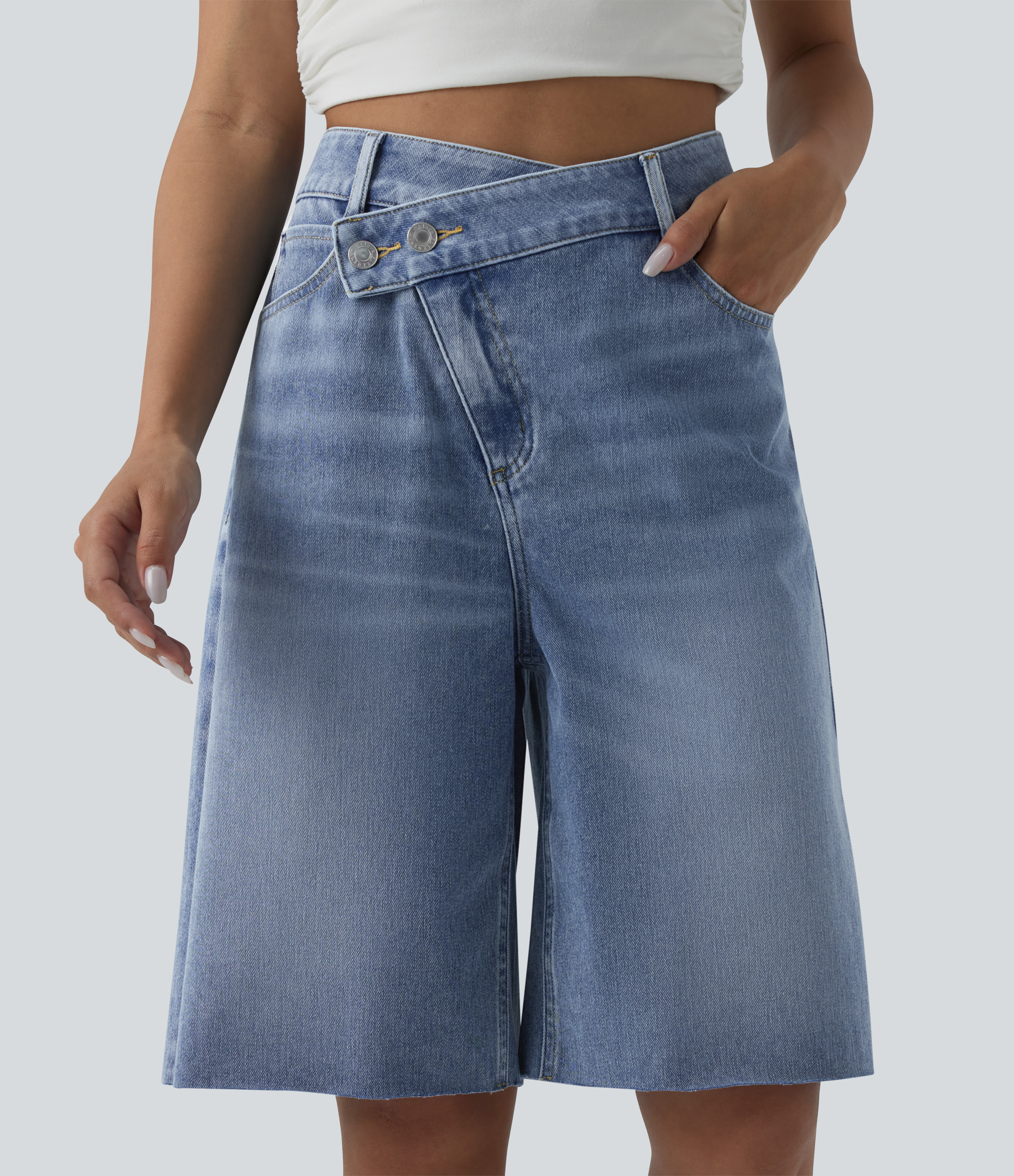 Halara Flex™ Short décontracté en jean asymétrique taille haute avec poches