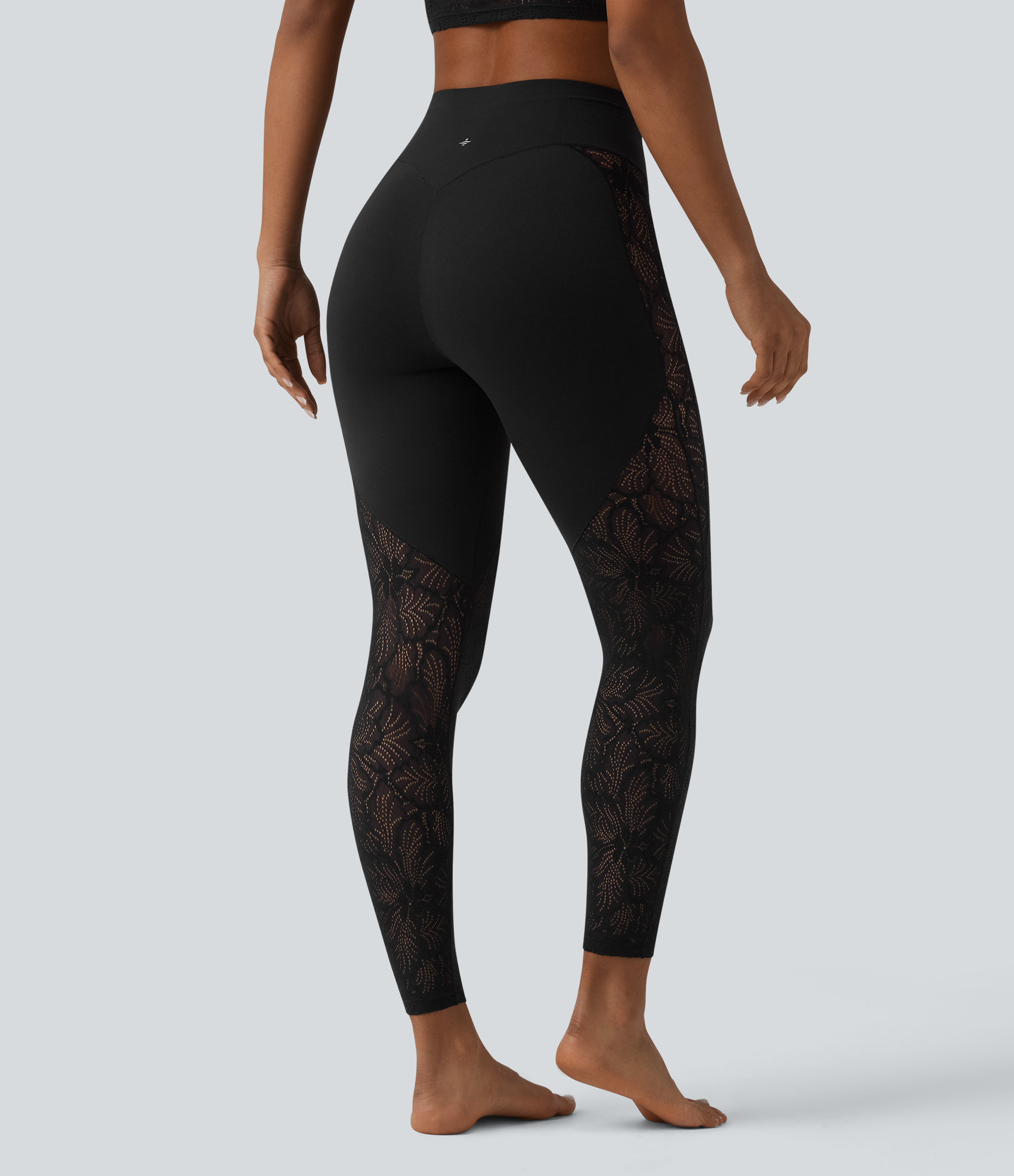 Noir Halara UltraSculpt™ legging de yoga 7/8 taille haute à effet gainant pour le ventre, dentelle contrastée, avec poche / 2