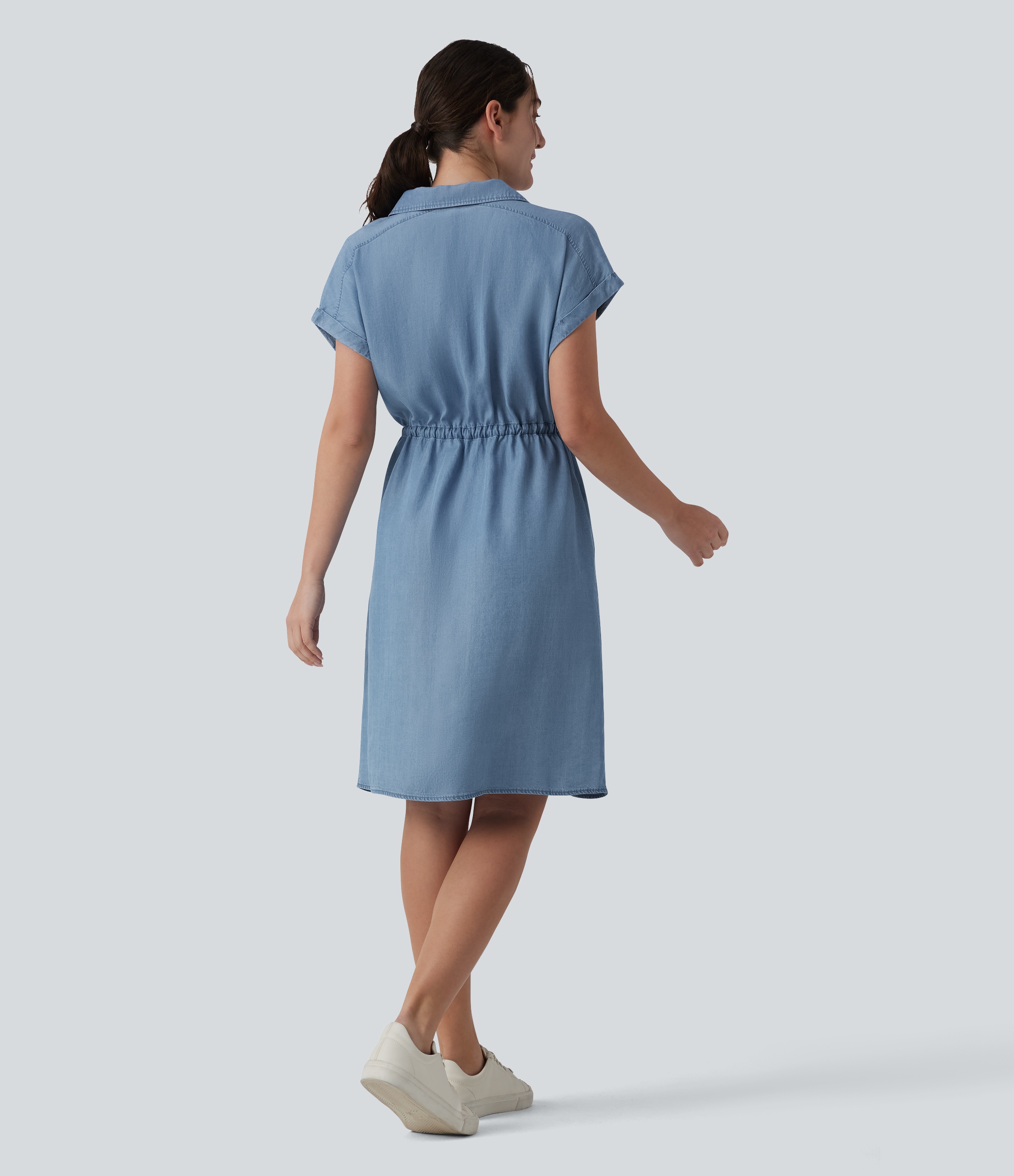 Blue Jasper Denim Lässiges Hemdkleid aus Denim mit Kragen, Seitentaschen, Kordelzug und Knopfleiste / 2