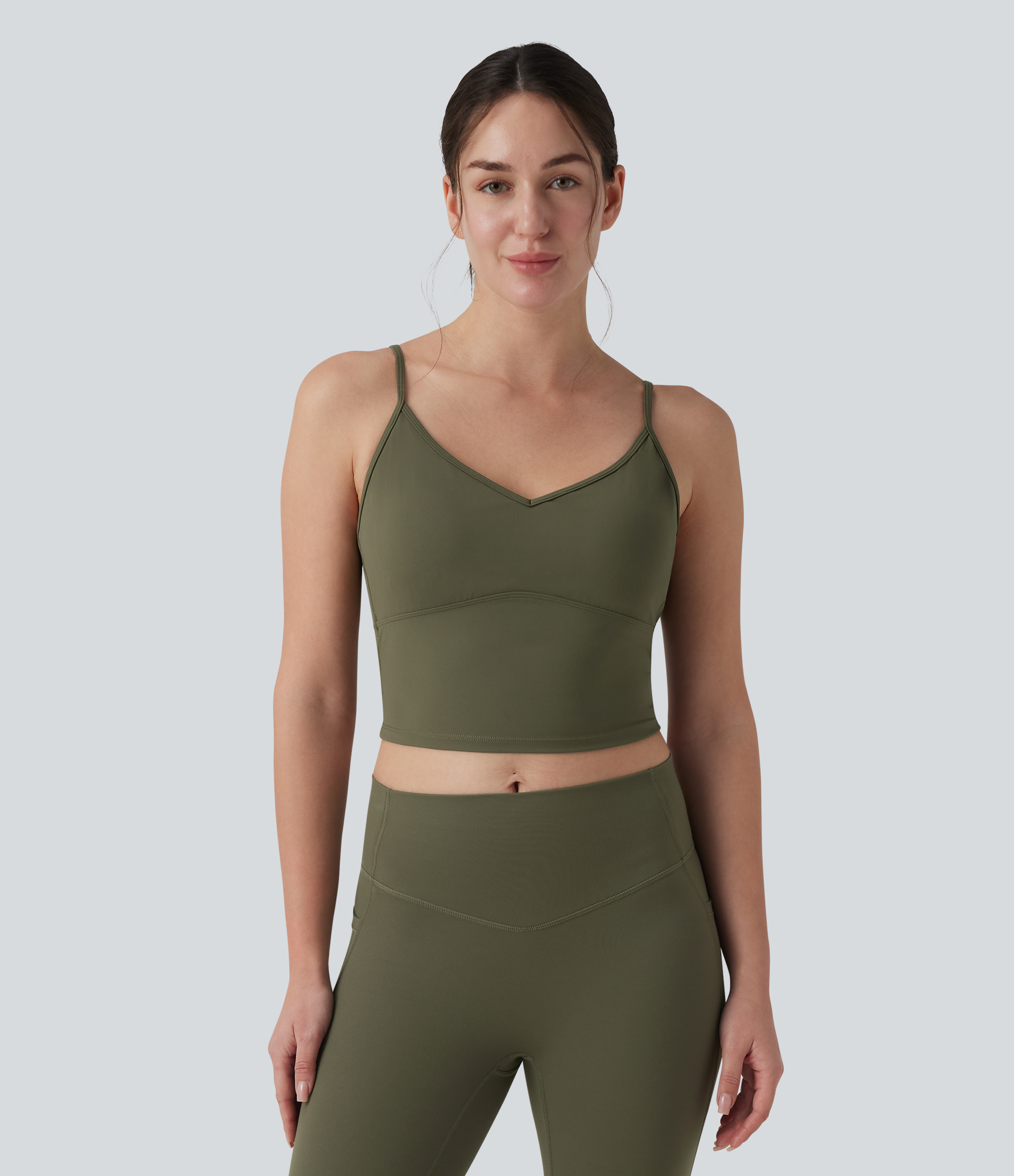 Grass Grey Green SoftlyZero™ Pluszowy sportowy stanik o niskim wsparciu — krzyżowane ramiączka, bez pleców, z wbudowanymi miseczkami / 2