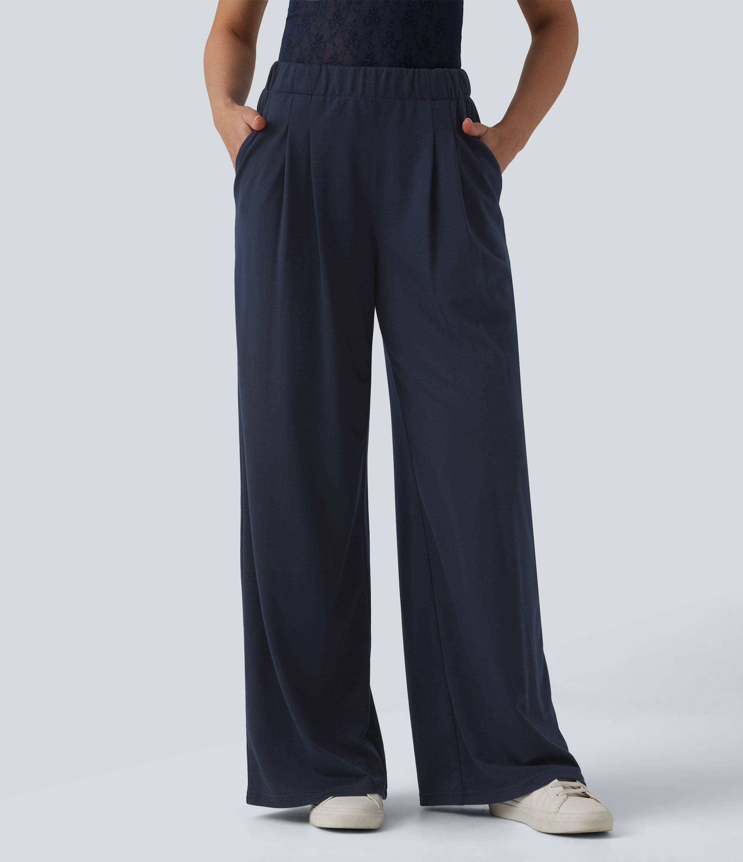 Lässige Sweathose mit mittlerer Leibhöhe, weitem Bein und Taschen