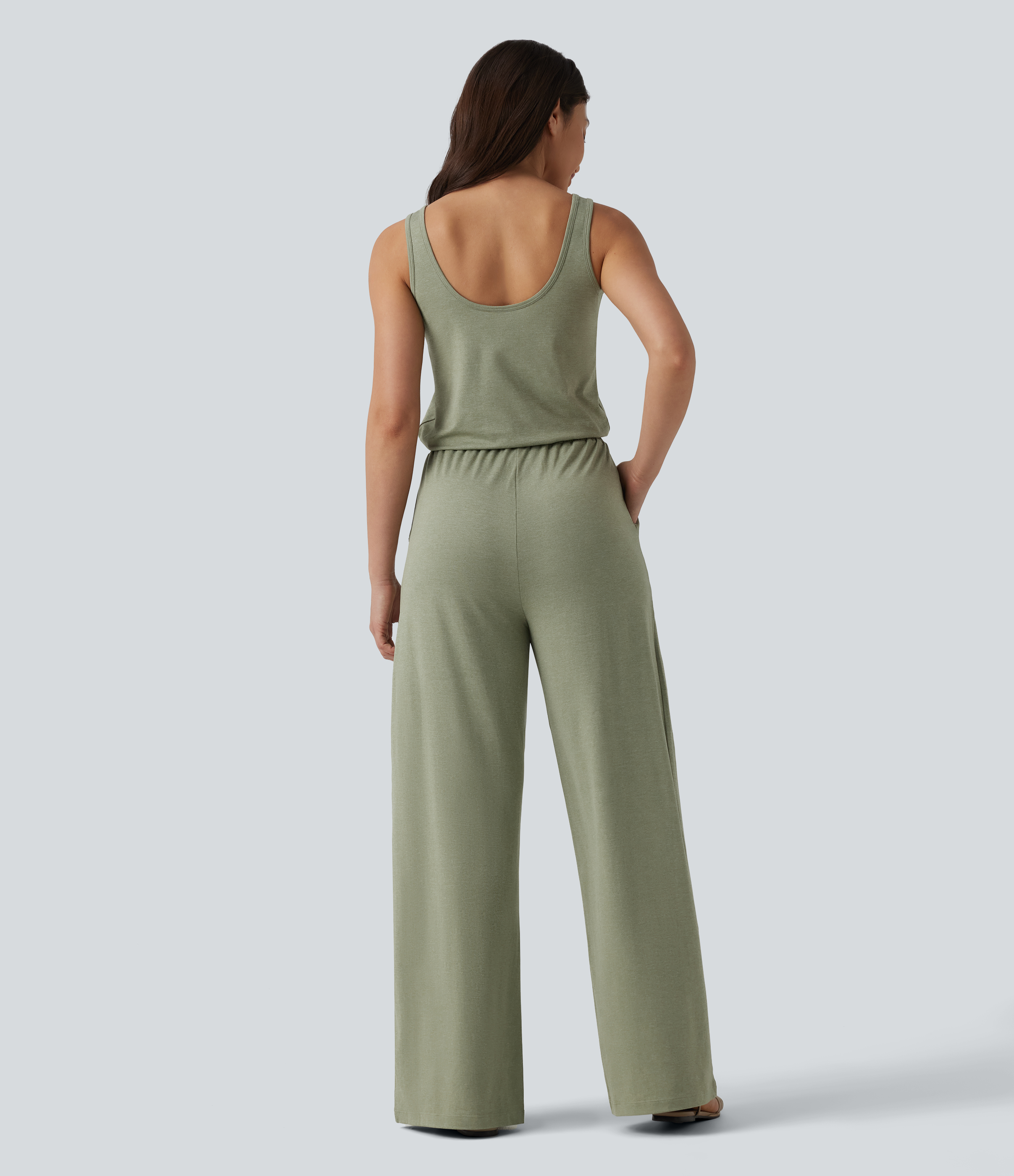 Light Green Floral Yarn Ärmelloser Jumpsuit mit U-Ausschnitt, Kordelzug, meliertem Stoff, lässigem, weitem Schnitt und Taschen – Easy Peezy / 2