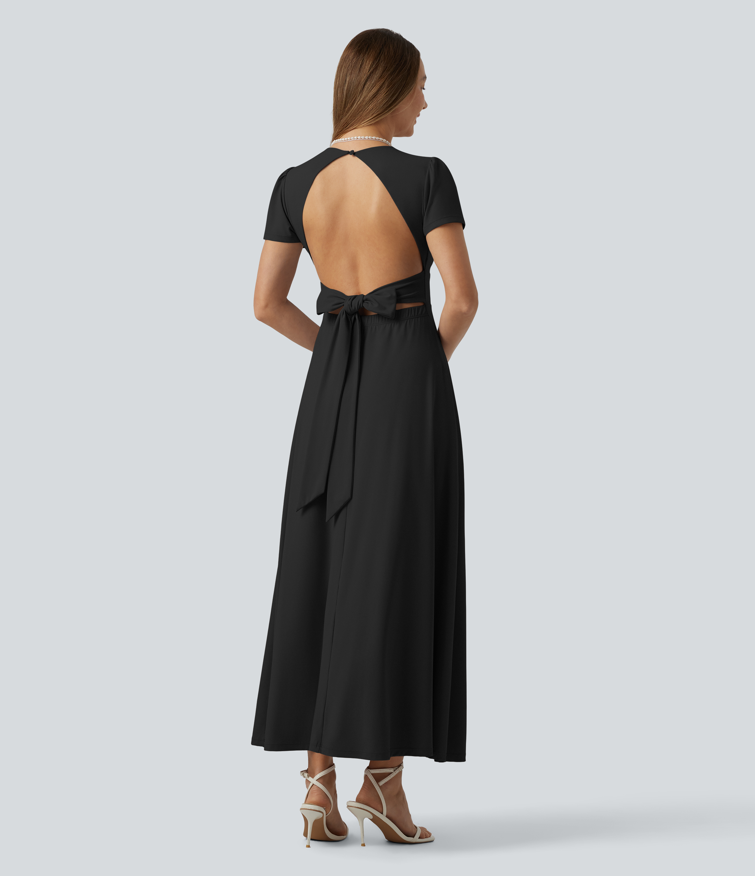 Robe mariage maxi fluide col V à manches courtes, dos nu avec lien noué et brassière intégrée