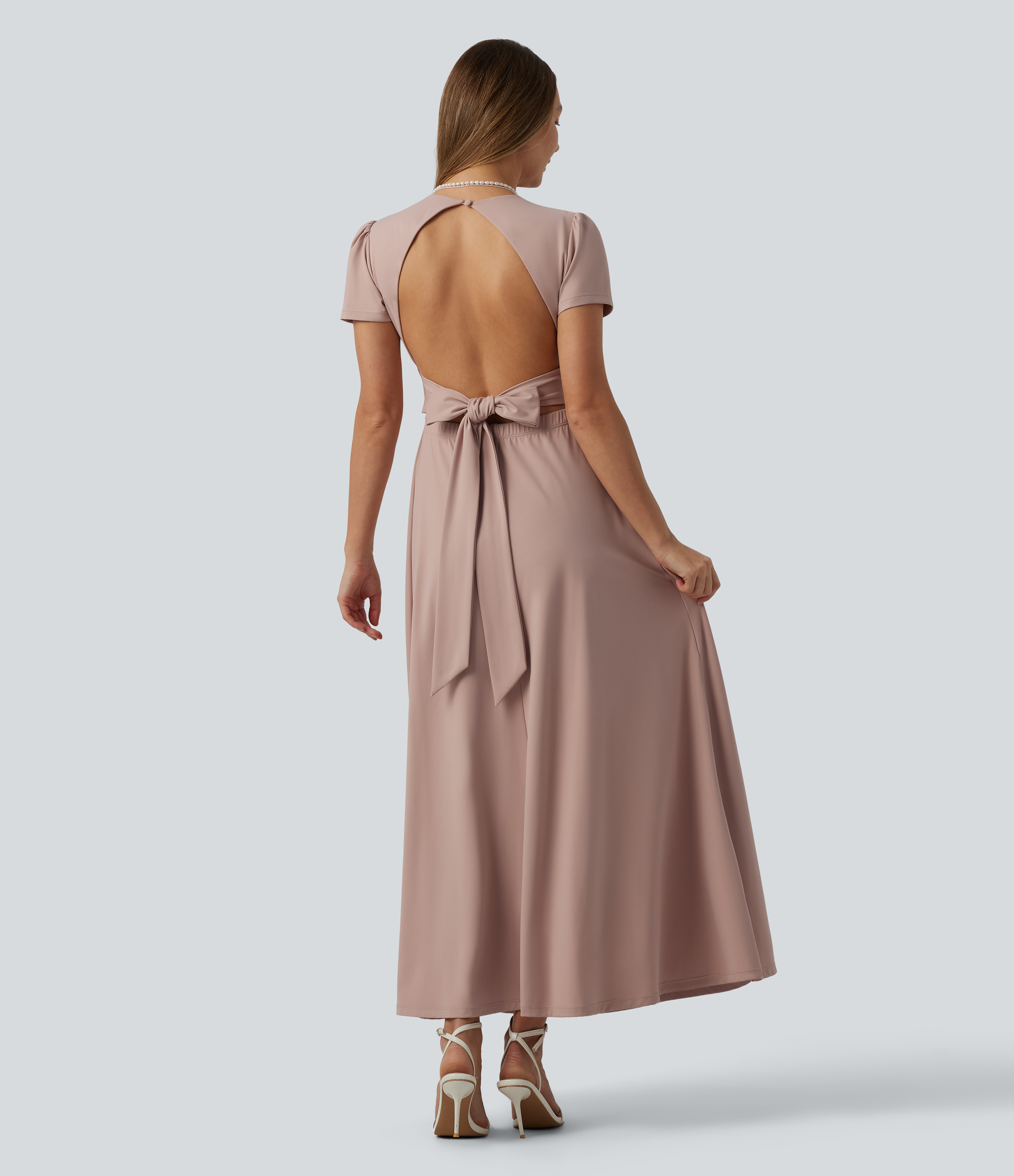 Robe mariage maxi fluide col V à manches courtes, dos nu avec lien noué et brassière intégrée