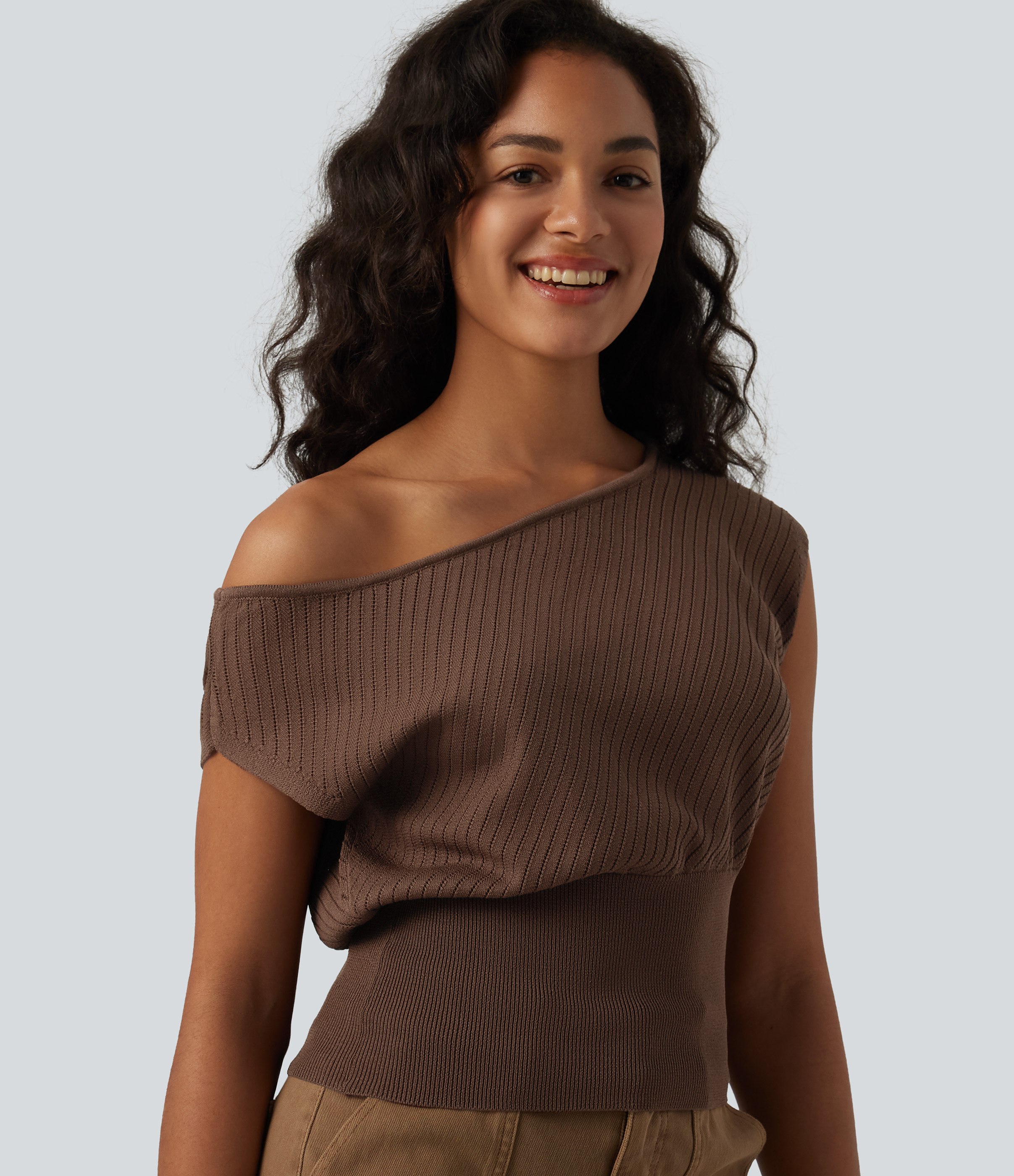 Lässiger Pullover mit kurzen Ärmeln und One-Shoulder-Design