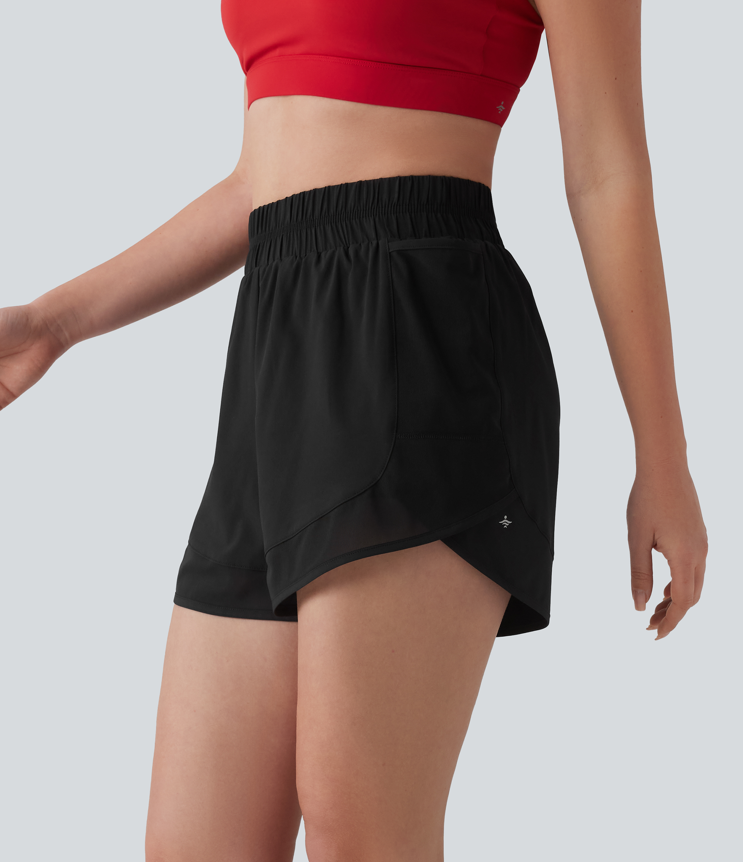 Short ample de yoga Breezeful™ 6,5 cm taille haute à ourlet arrondi avec empiècements en mesh contrastant, séchage rapide et poches