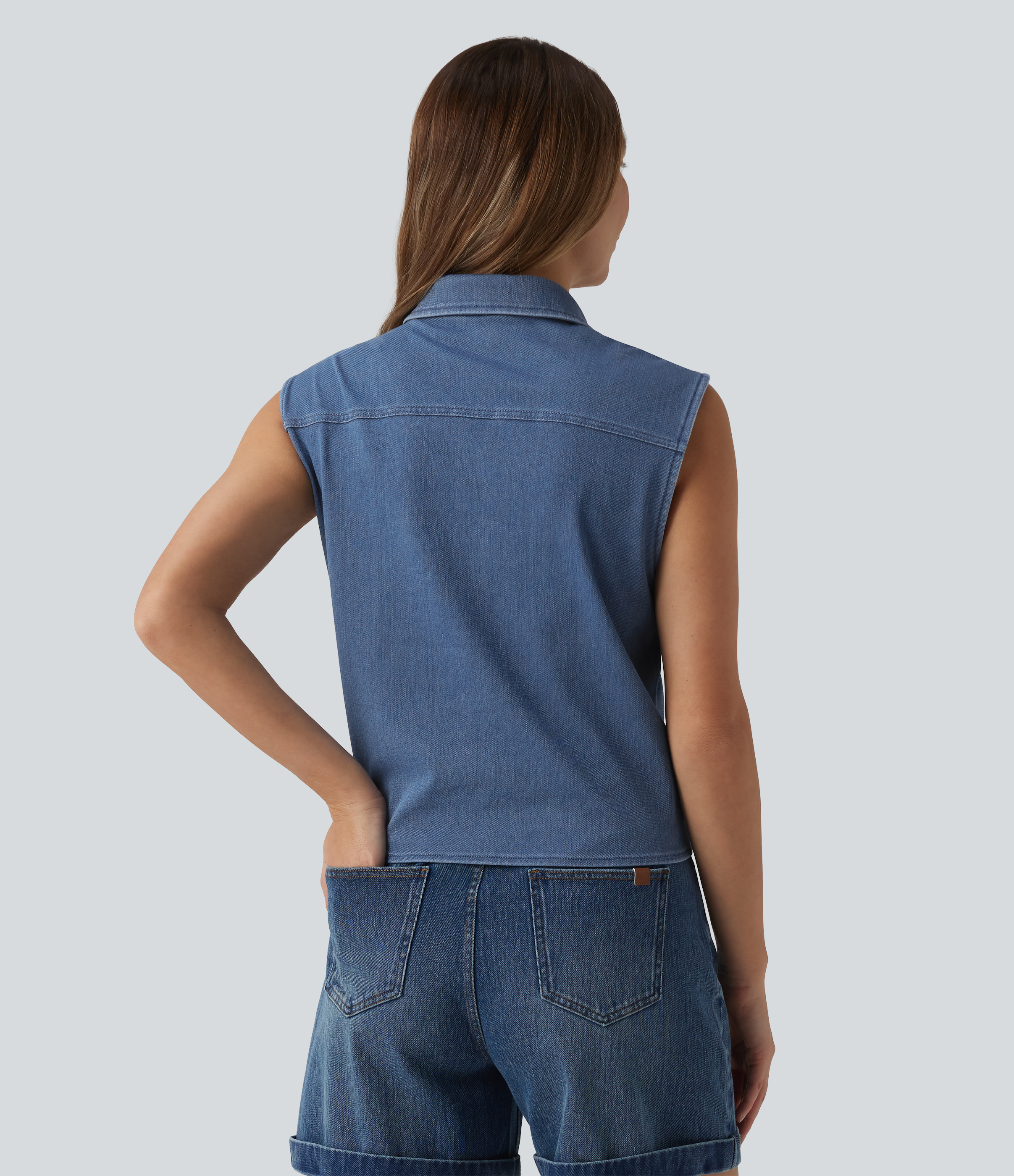 Tide Blue Denim Halara Flex™ camisa casual jeans sem mangas com amarração frontal e bolso / 2