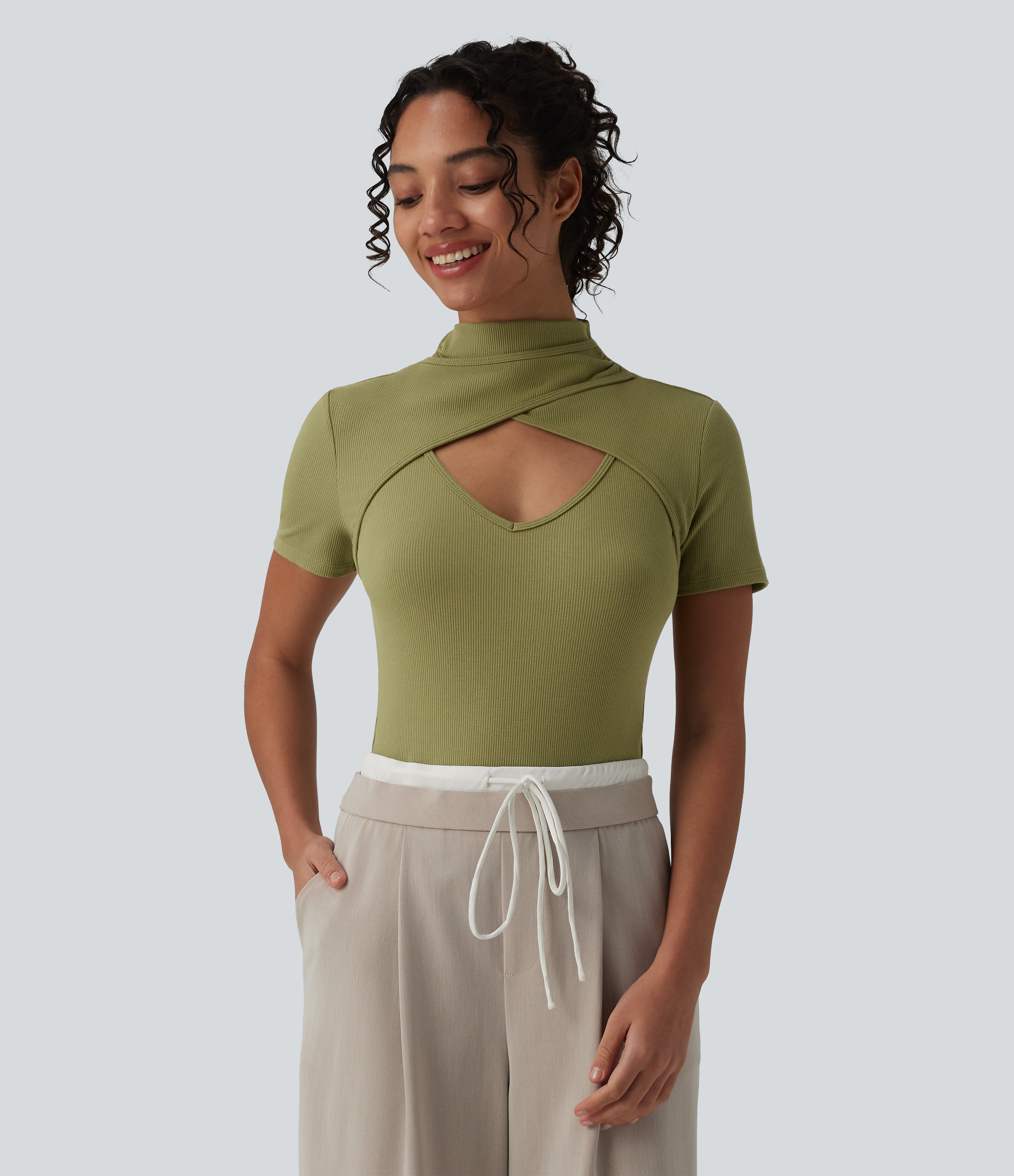 Green Olive Body côtelé en maille à col montant avec découpe, manches courtes, coupe slim, style décontracté / 2