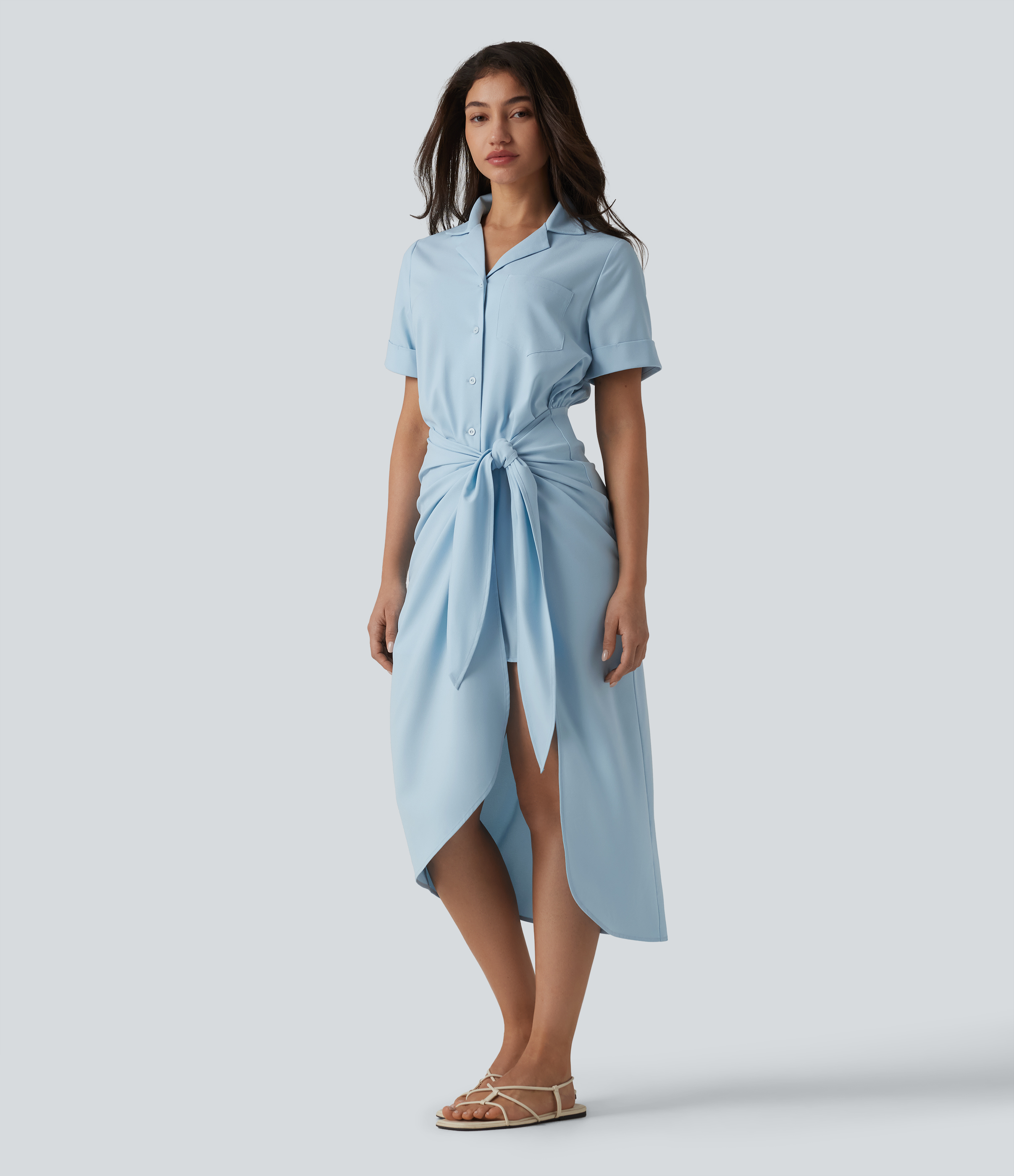 Lässiges Chiffon-Hemdkleid in Wickeloptik mit Brusttasche, kurzen Ärmeln und Bindeband vorne - knitterfrei