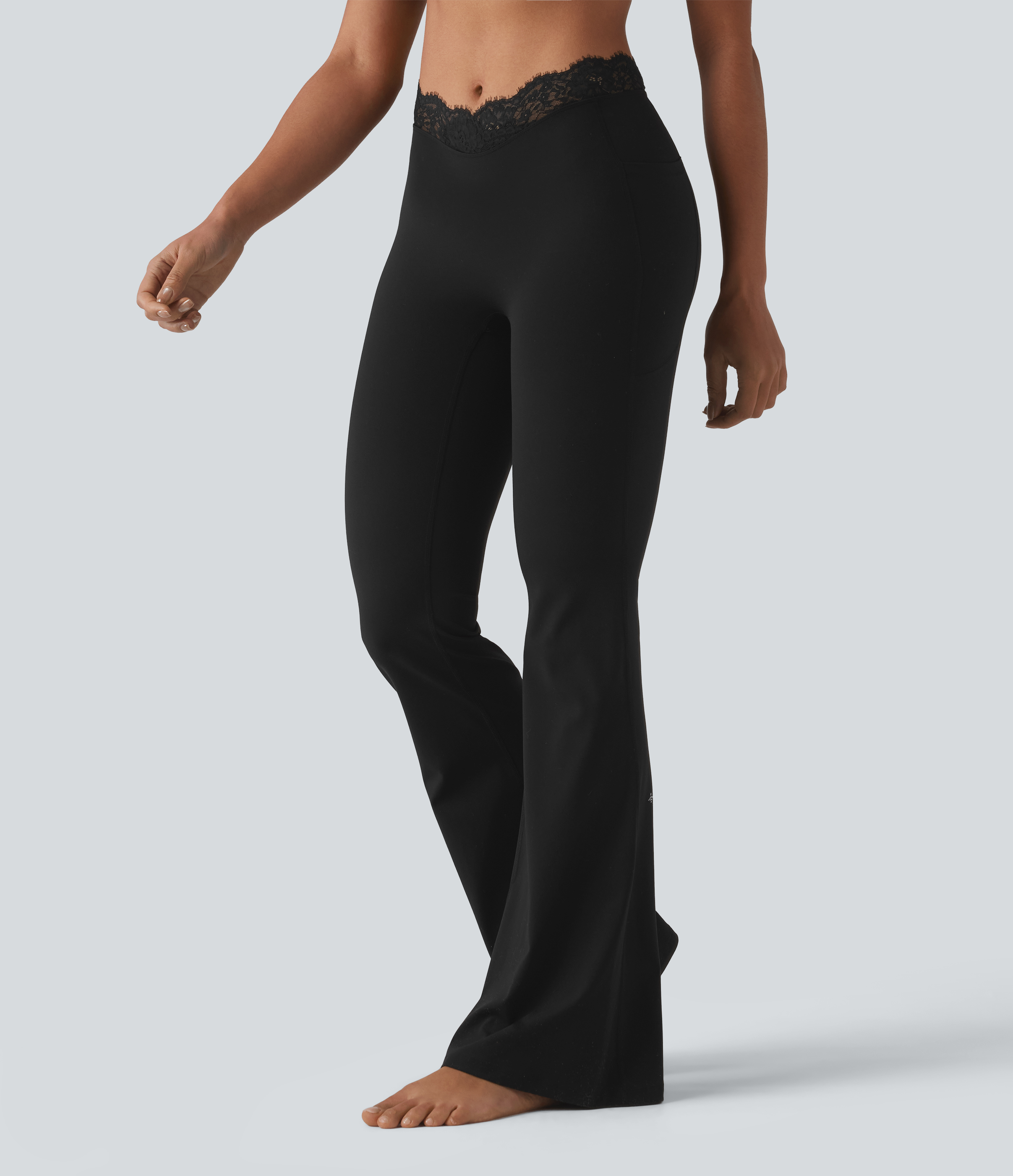 Halara UltraSculpt™ Legging évasé de yoga taille haute en V avec dentelle contrastée et poches