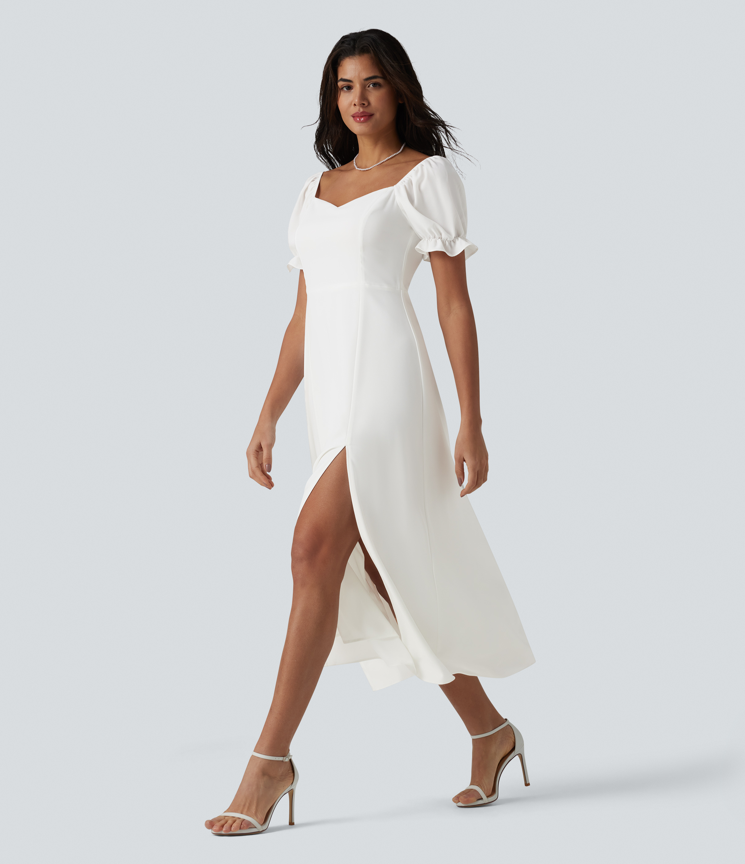 Robe de demoiselle d'honneur et d'invitée de mariage en mousseline fendue col Reine Anne manches bouffantes longueur midi