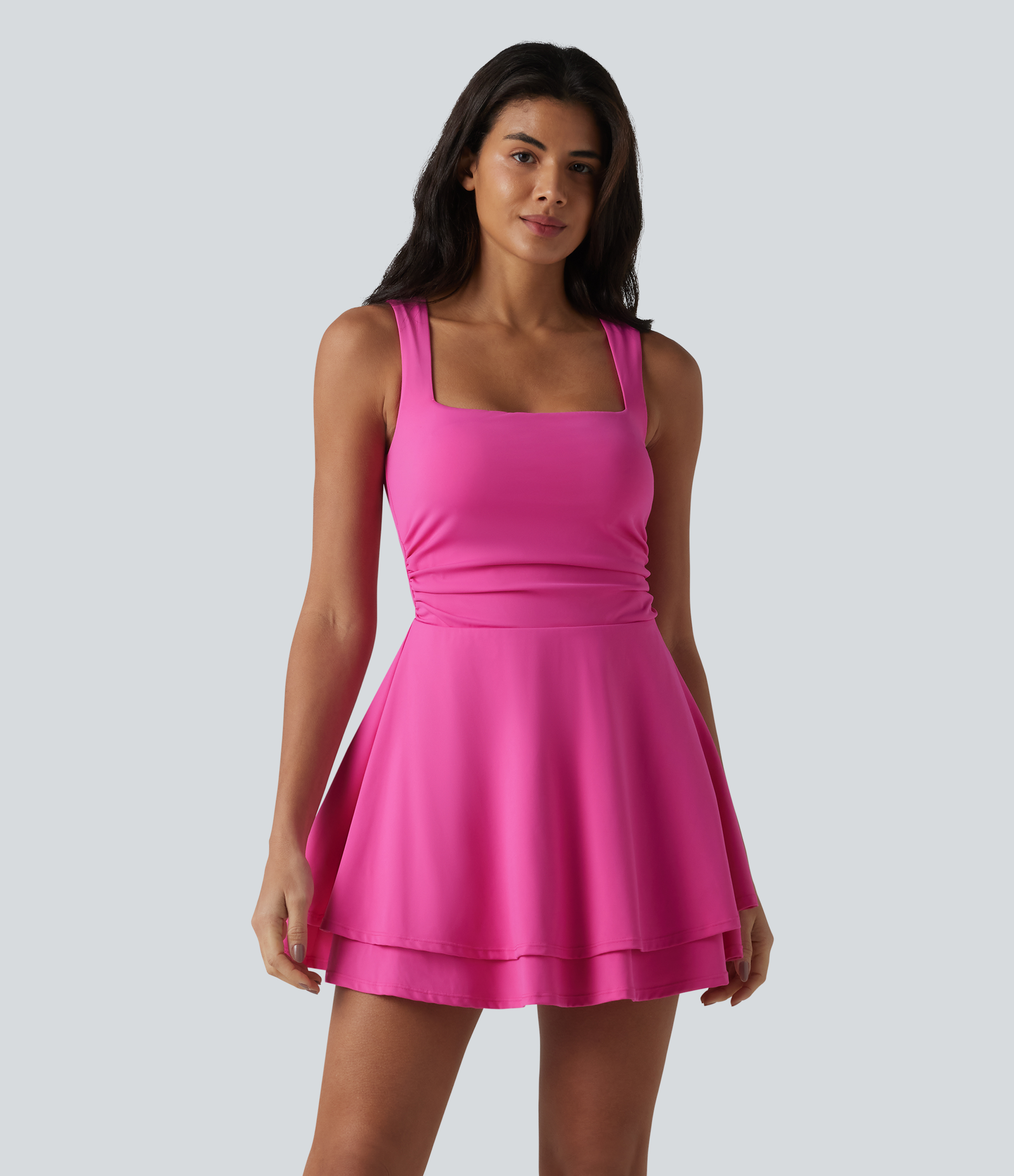 SoftlyZero™ Robe active mini de yoga 2-en-1 superposée, sans manches, col carré aérien, soutien-gorge intégré, InstantCool, poches — Édition Easy Peezy