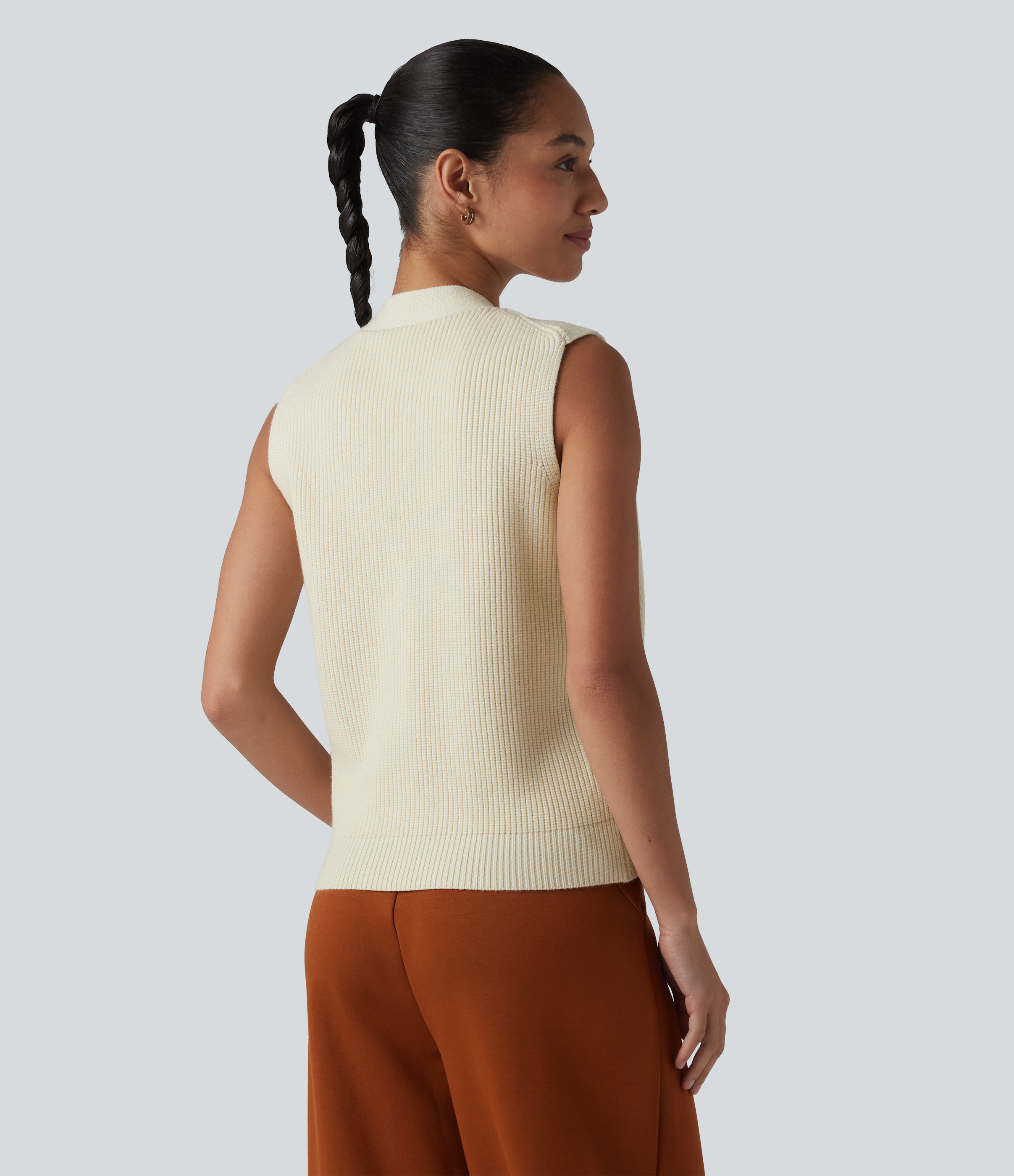 Light Beige Lässige Strickweste mit V-Ausschnitt, Seitentaschen und Knopfleiste / 2