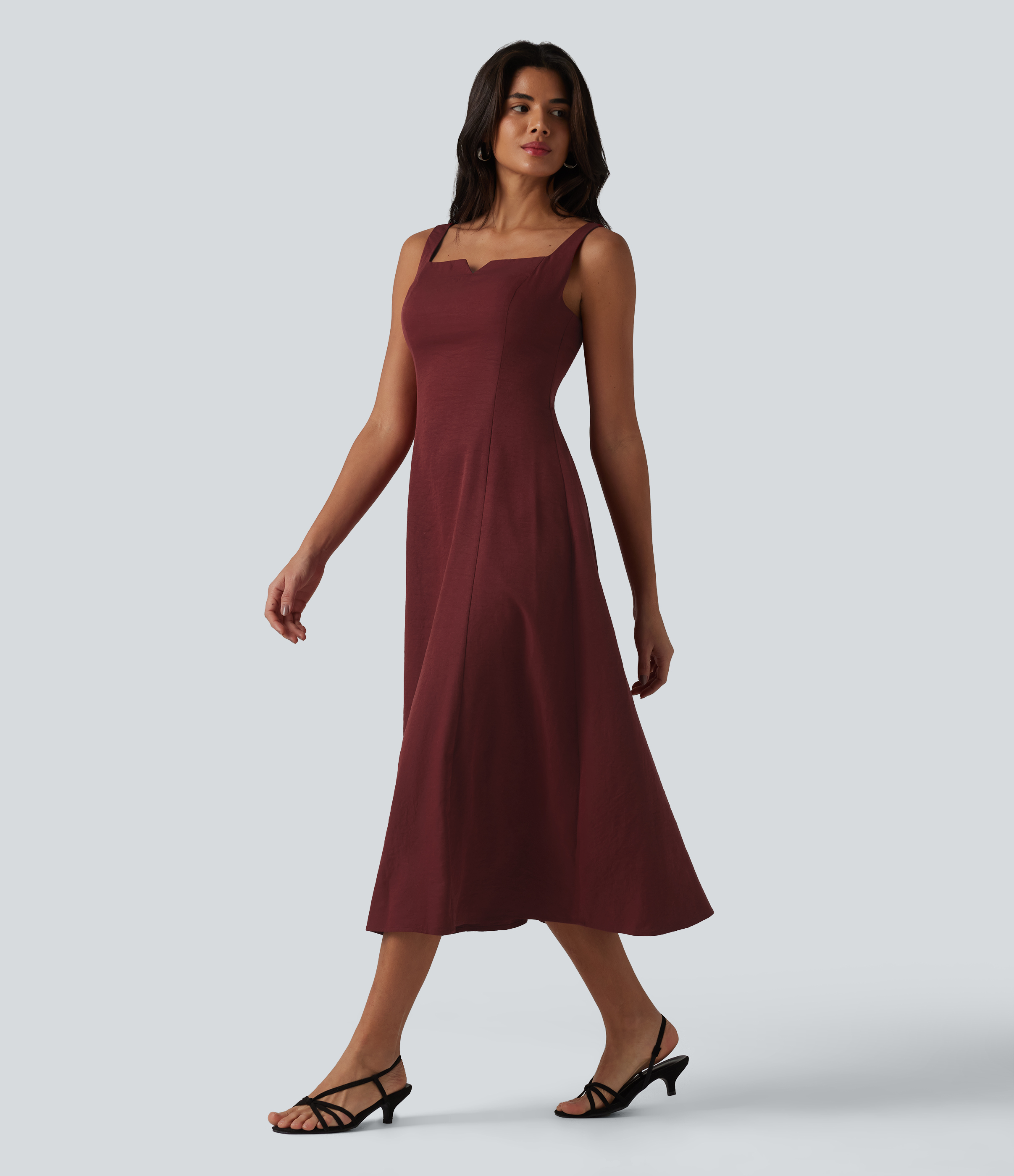 Robe mi-longue fluide froncée à col carré et encolure échancrée pour demoiselle d'honneur et invitée de mariage