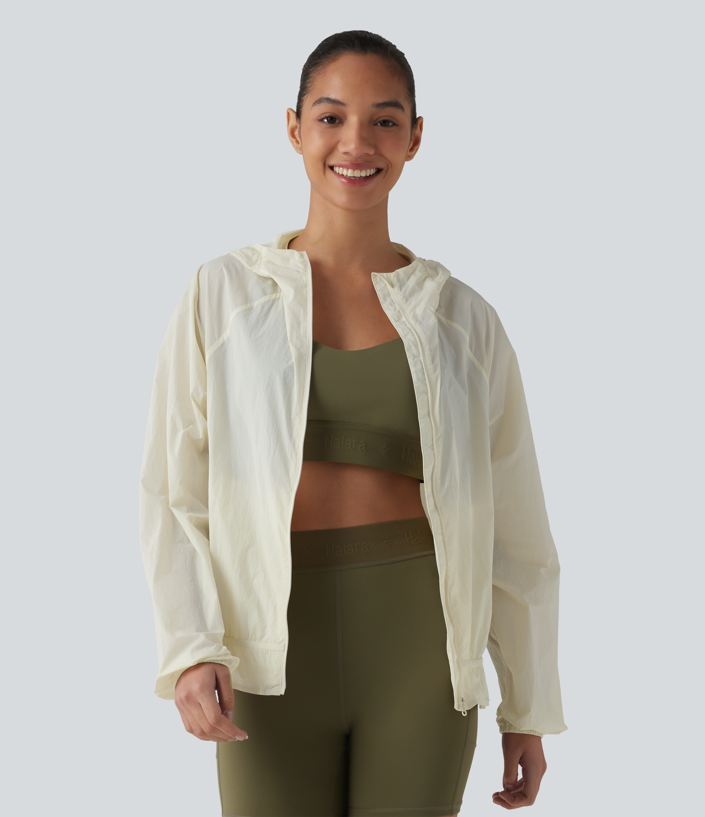Workout-Jacke mit Kapuze, langen Ärmeln, Rüschensaum und Taschen – UPF40+