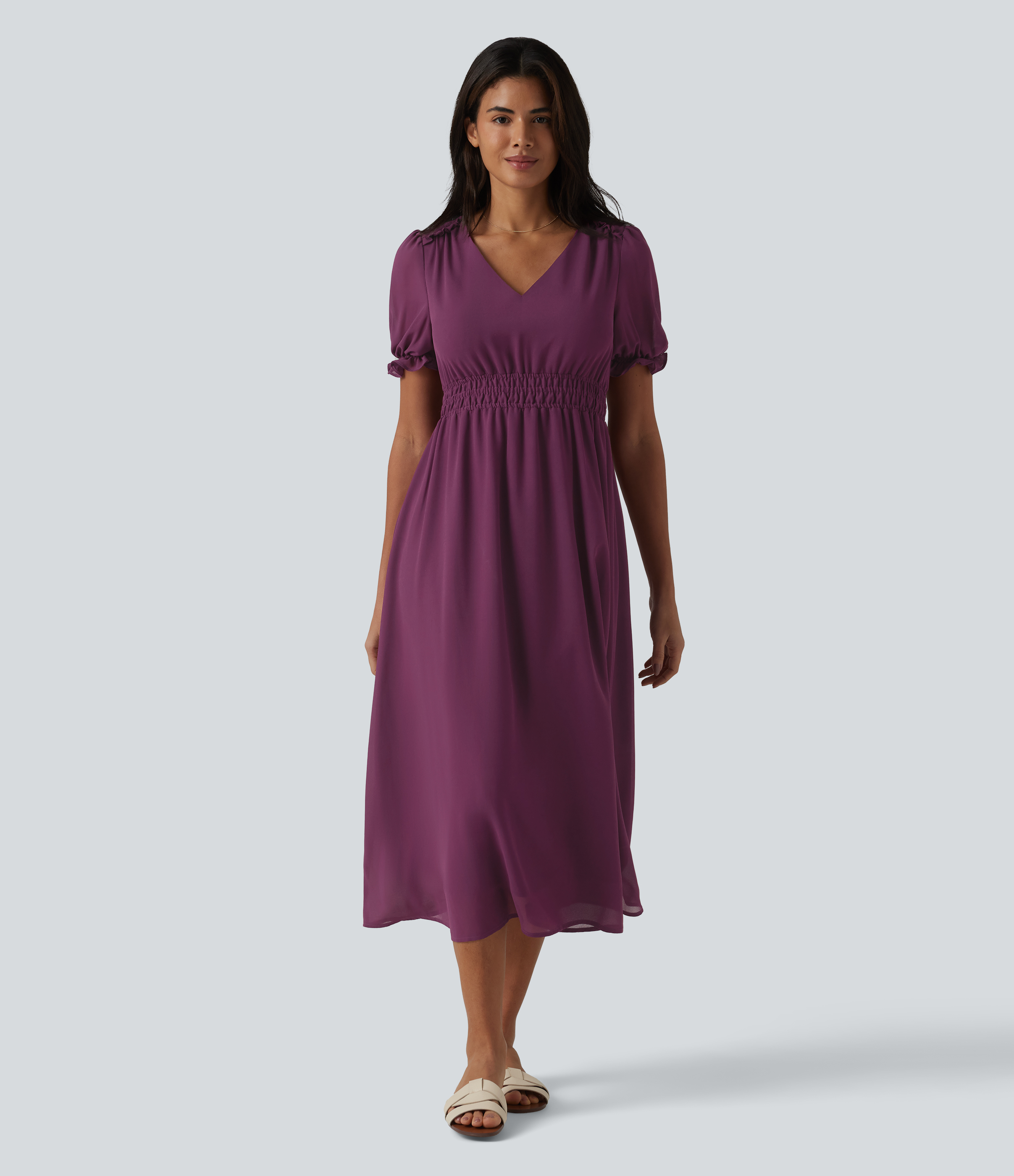 Gerafftes, fließendes Midikleid mit V-Ausschnitt und Puffärmeln