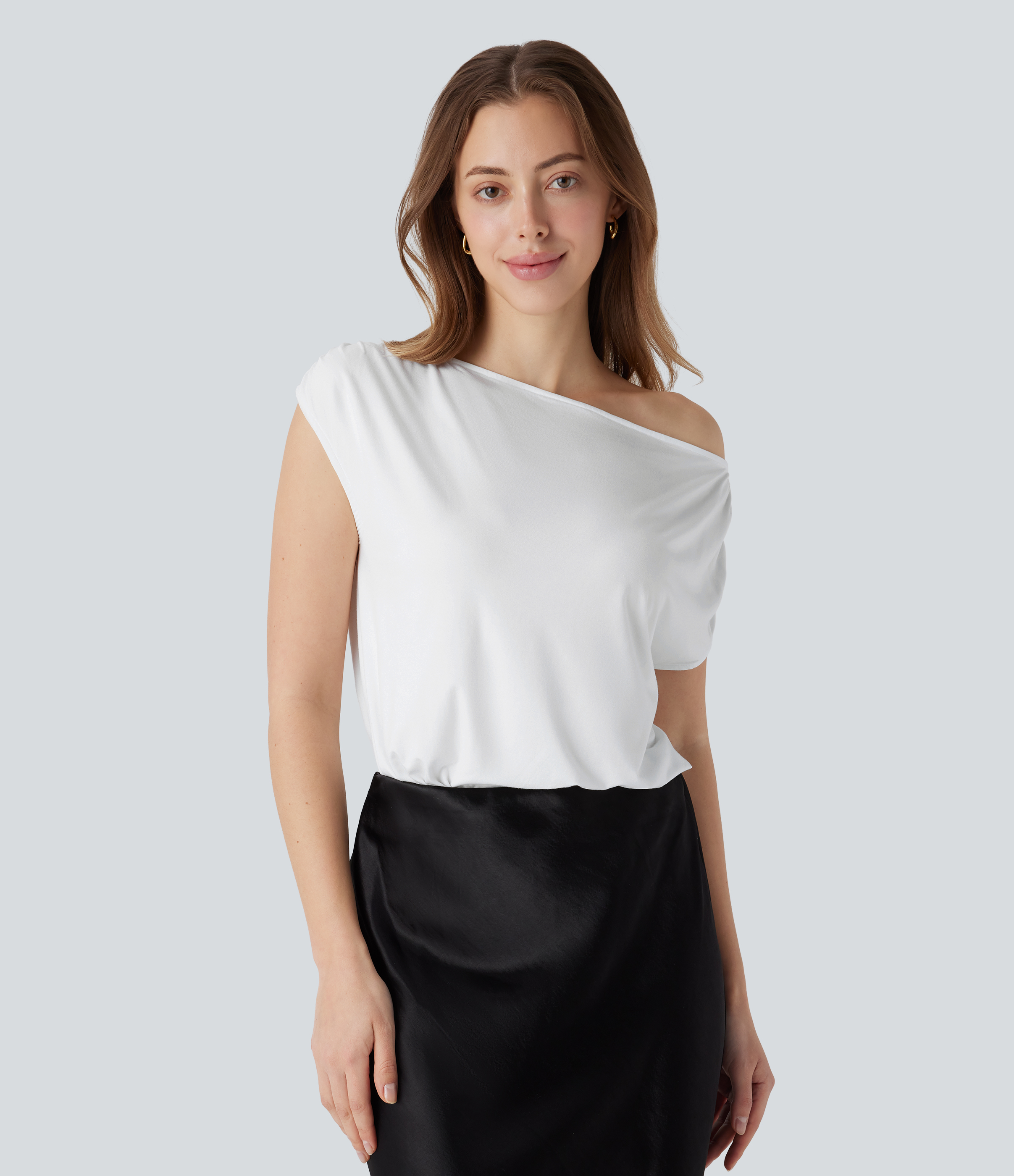 Body asymétrique à col drapé et boutons pour le bureau